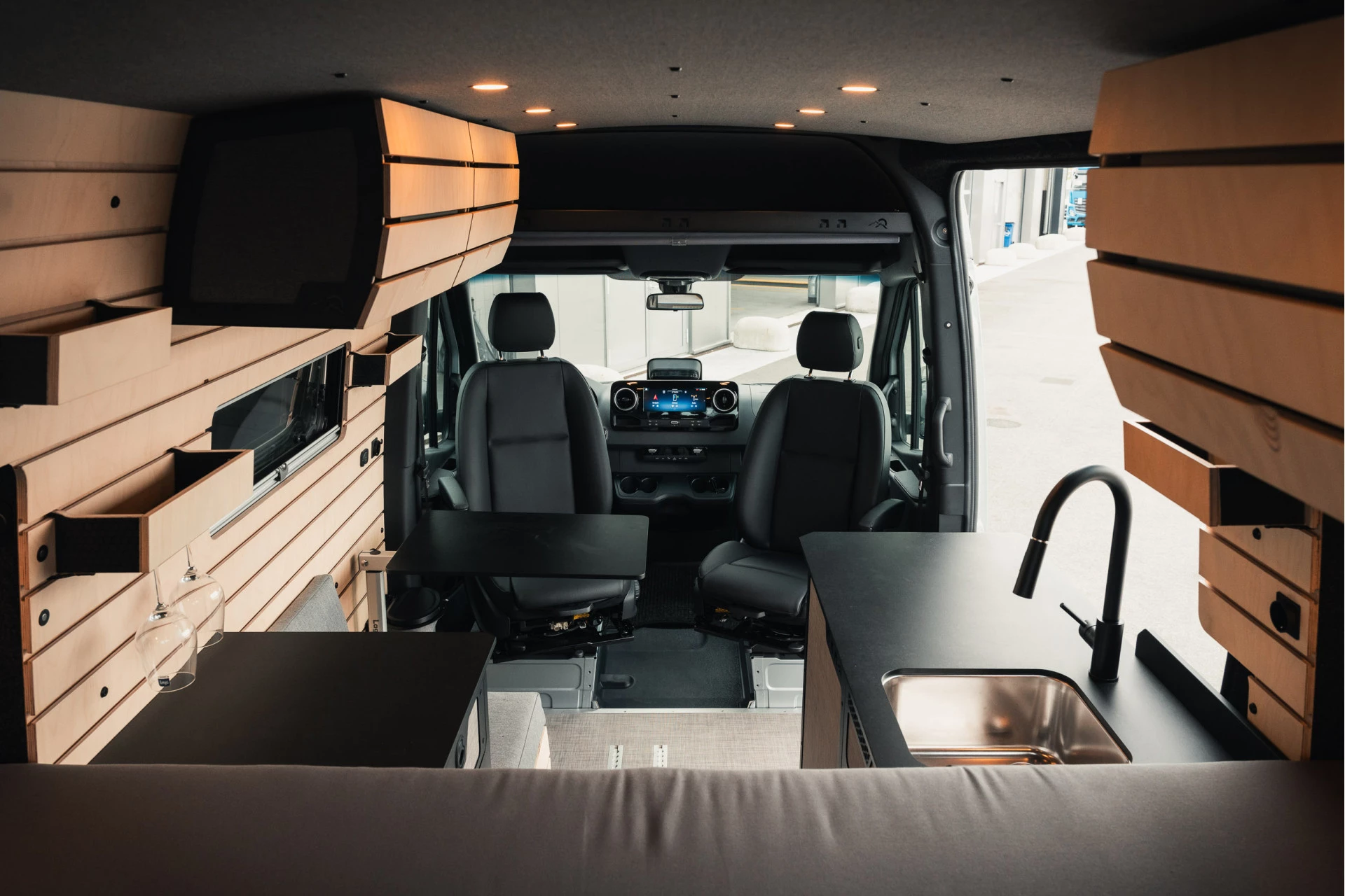 Mercedes-Benz-Sprinter-image-25