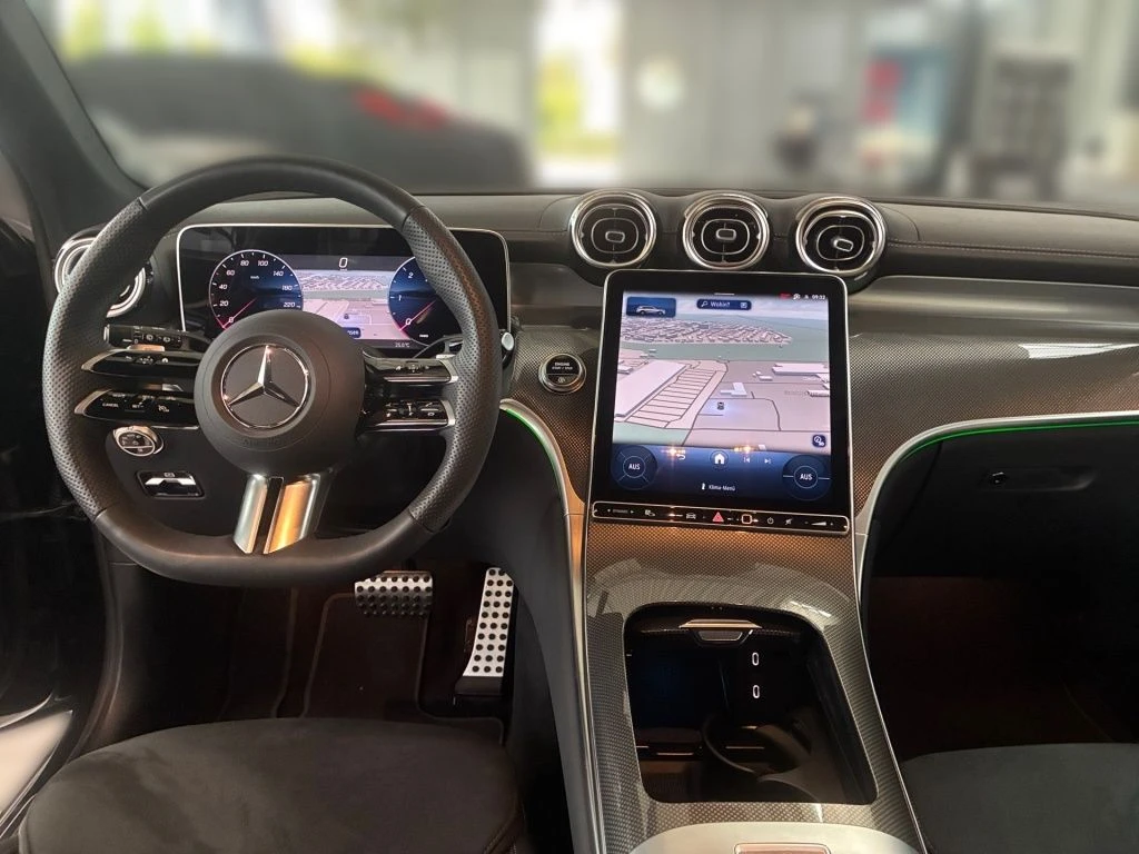 Mercedes-Benz-GLC 300 d-image-10
