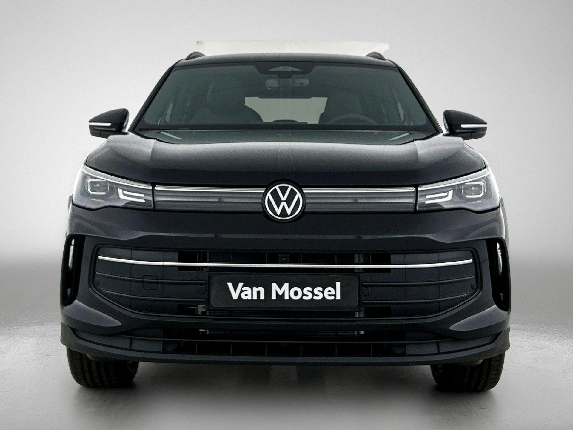 Volkswagen-Tiguan-image-4