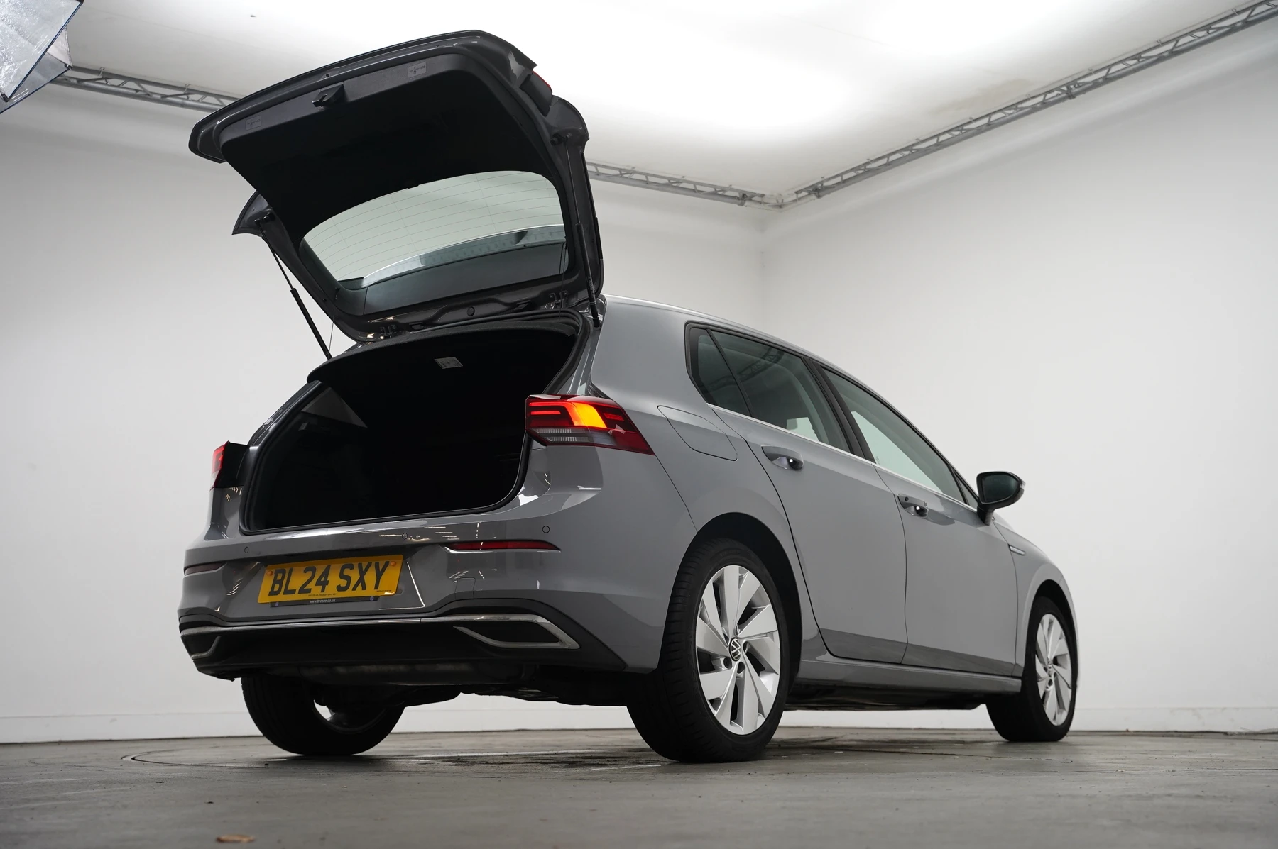 Volkswagen-Golf-image-13