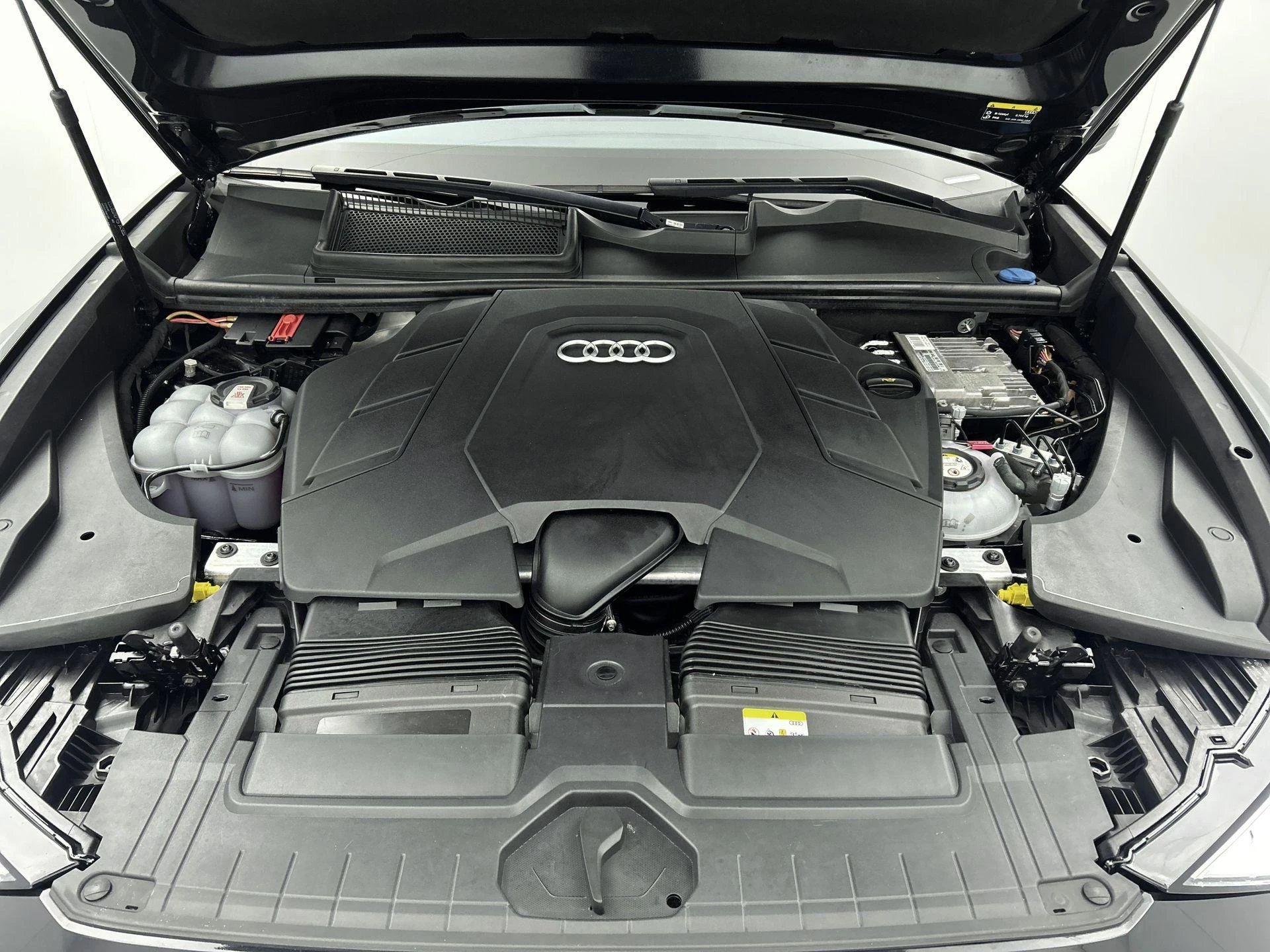 Audi Q8 60 TFSI e quattro Competition 462 PK