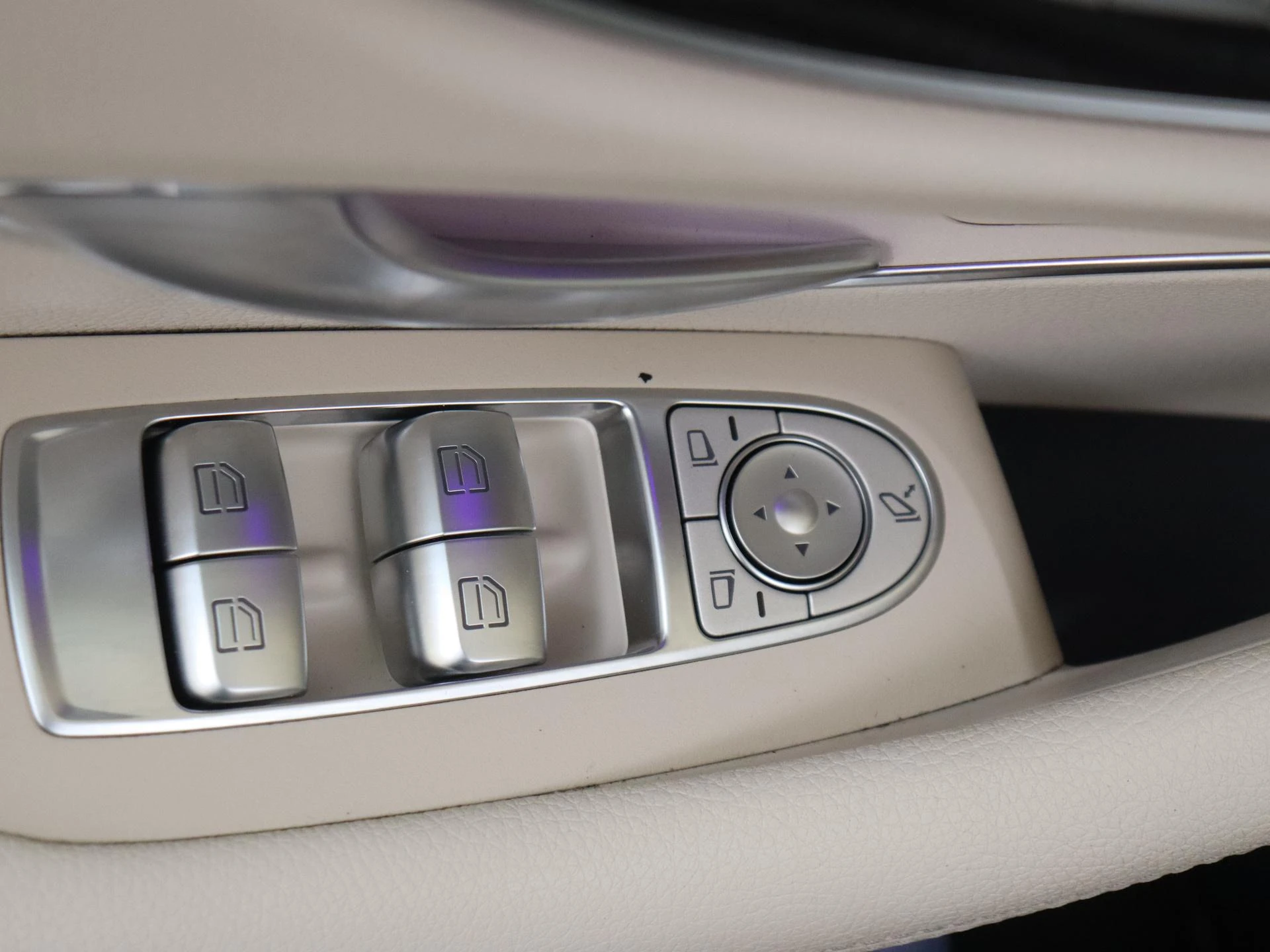 Mercedes-Benz-E-Klasse-image-26