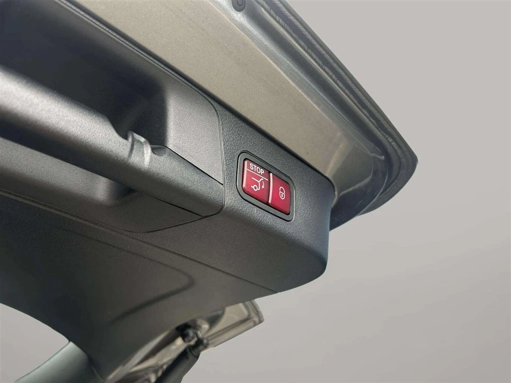 Mercedes-Benz-EQB-image-23