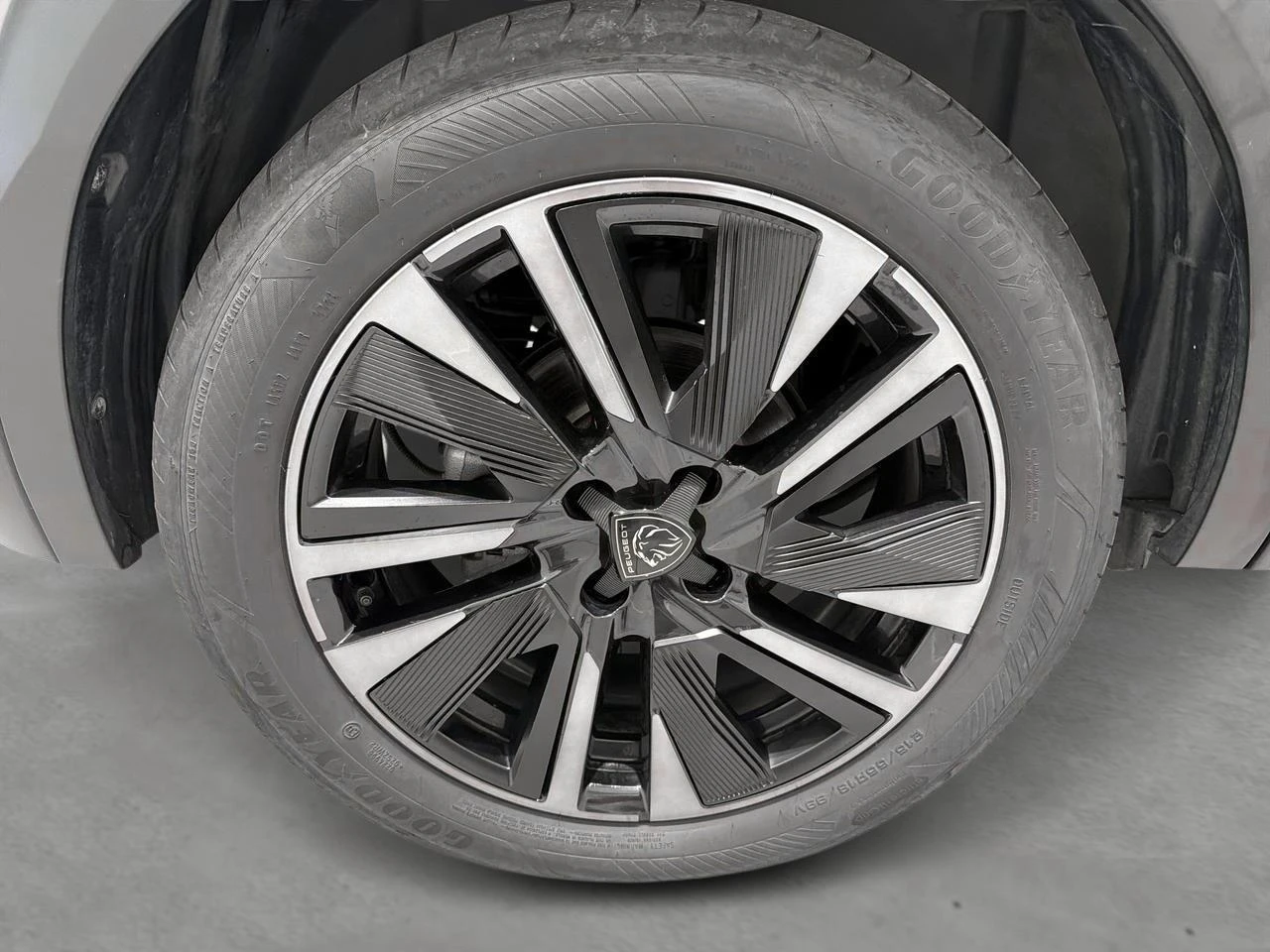 Peugeot-e-2008-image-5