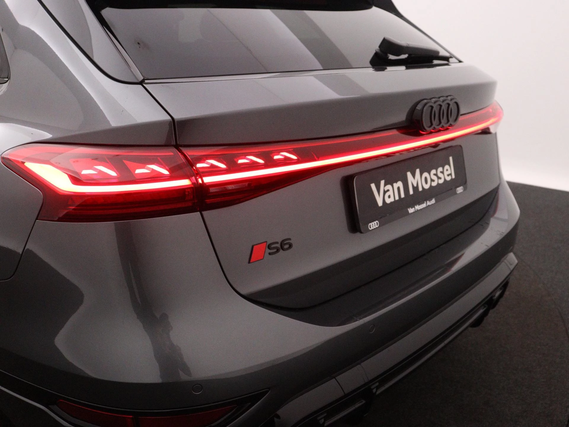 Audi-A6 Avant e-tron-image-43