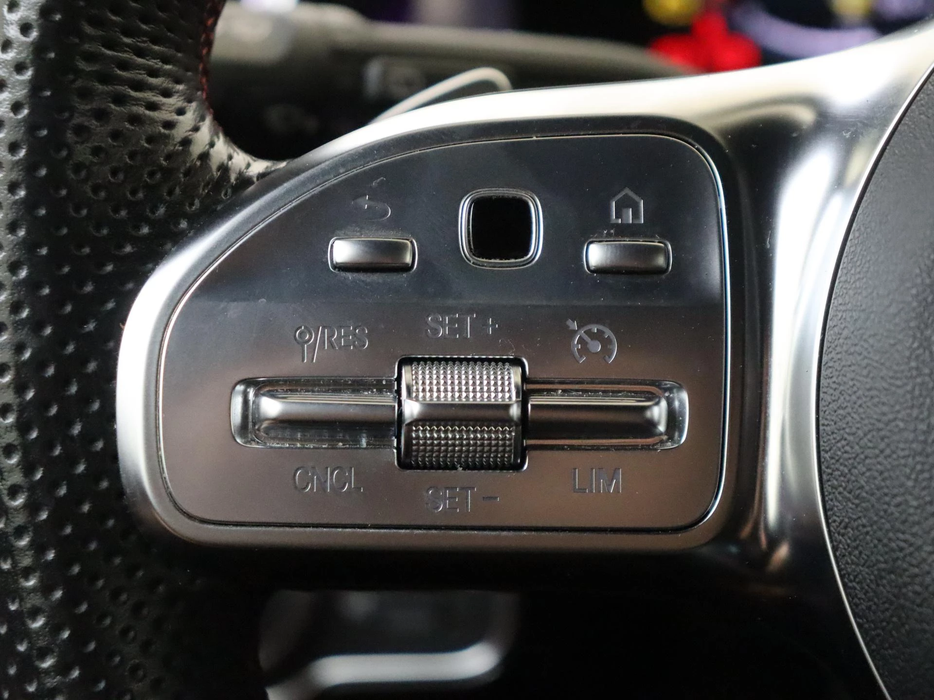 Mercedes-Benz-CLA-image-12