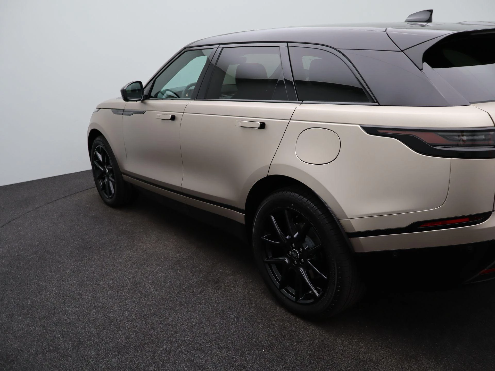Land Rover Range Rover Velar 2.0 P400e AWD Belgravia Edition Satin PHEV