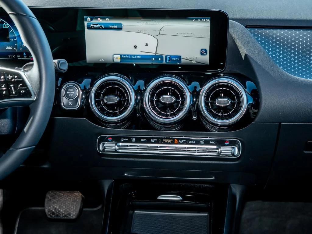 Mercedes-Benz-GLA 200 d-image-10