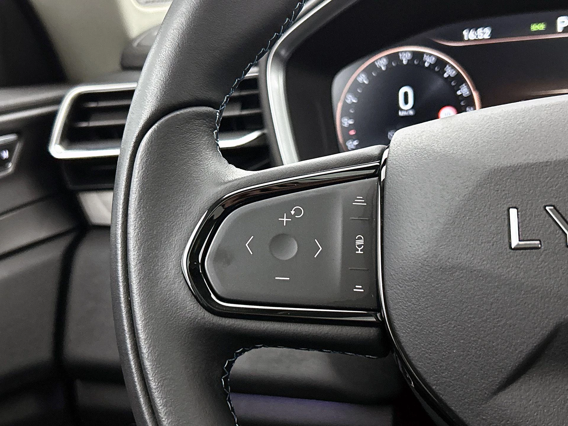Lynk & Co-01-image-9