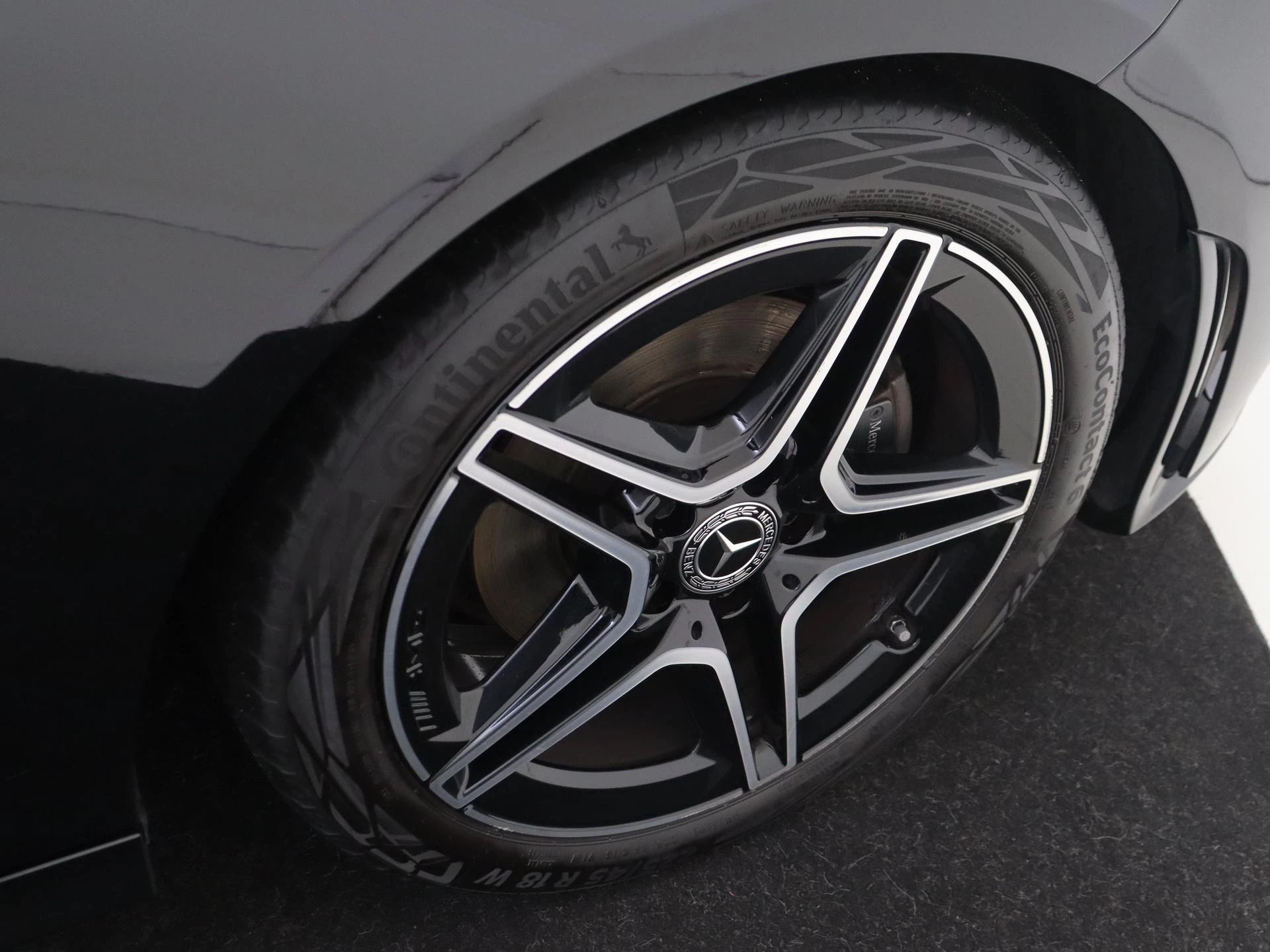 Mercedes-Benz-CLA-image-9