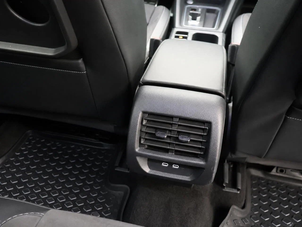 Volkswagen-Caddy-image-12