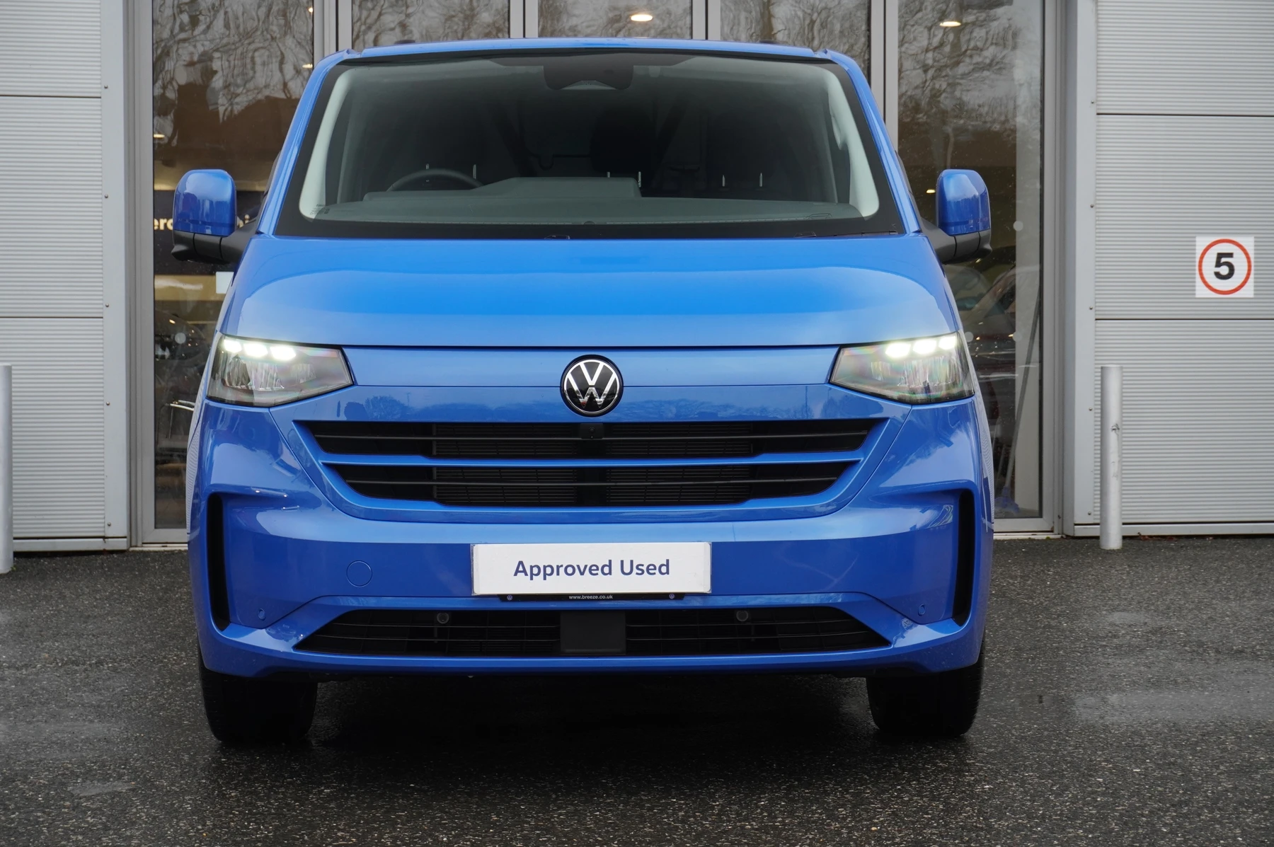 Volkswagen-Transporter-image-6