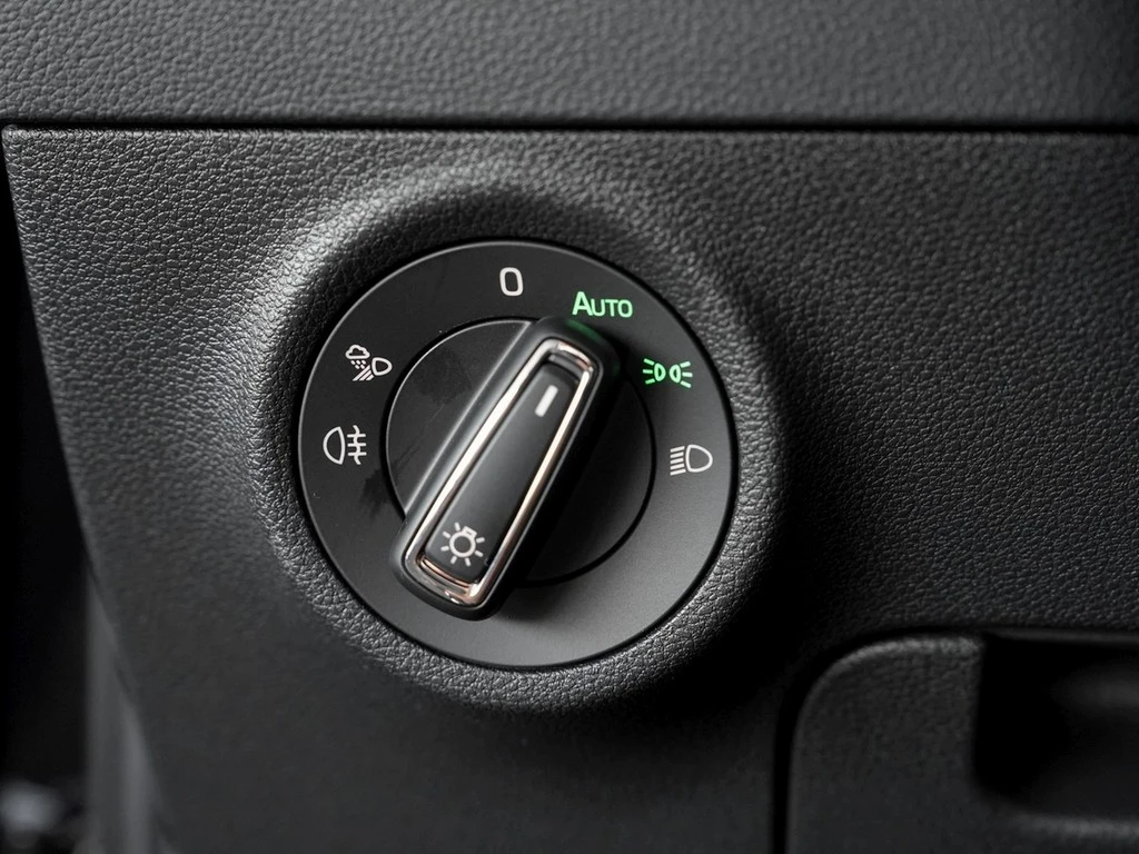 Škoda Karoq 1.5 TSI DSG Selection Navi/AHK/LED