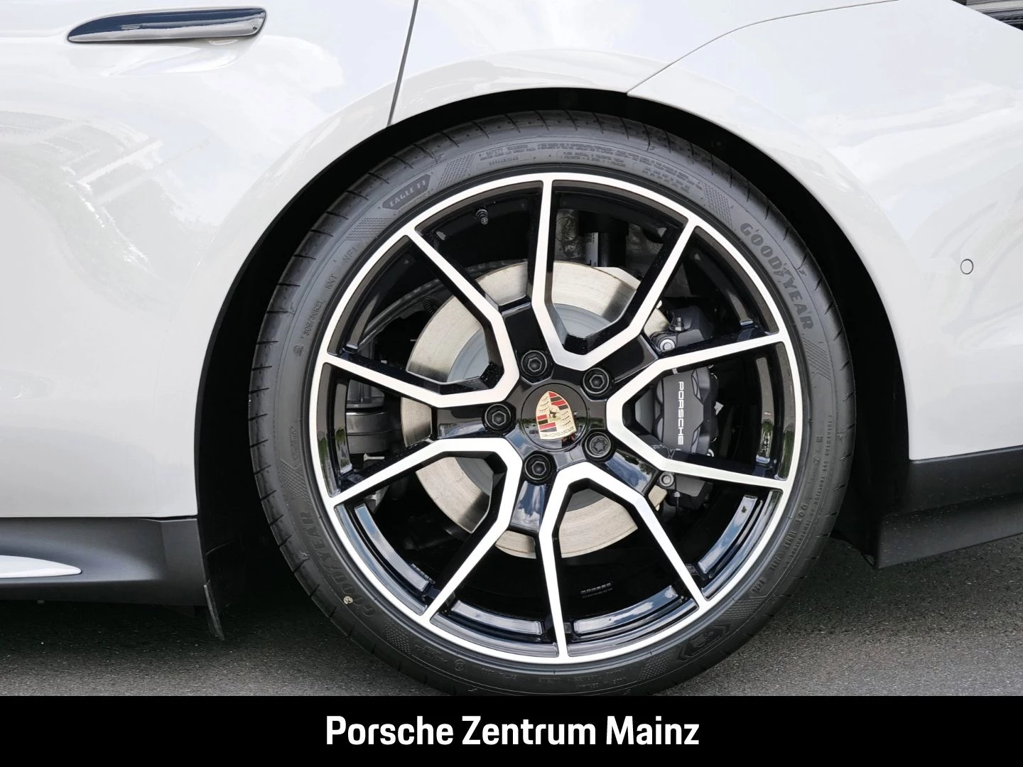 Porsche Taycan Sport Turismo Black Edition InnoDrive black edition