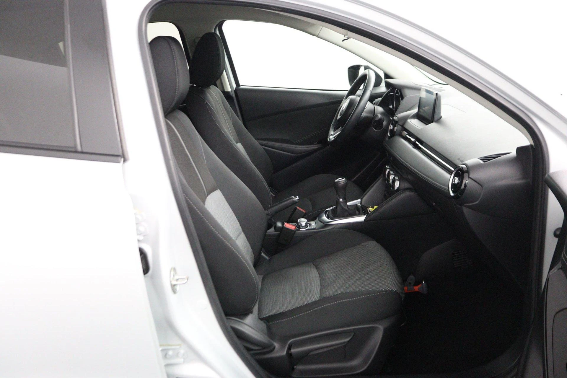 Mazda-2-image-18