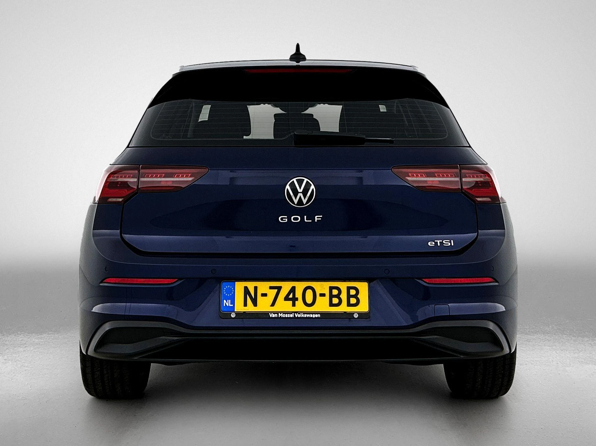Volkswagen-Golf-image-2
