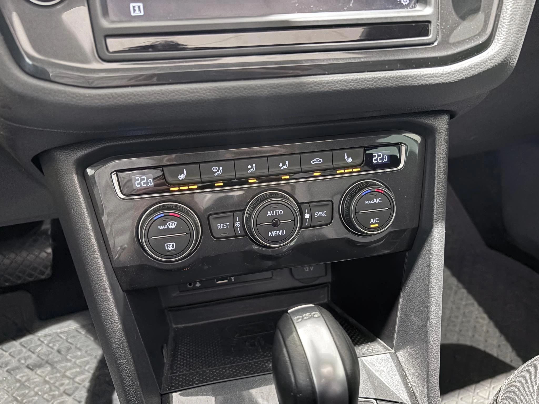 Volkswagen-Tiguan-image-27