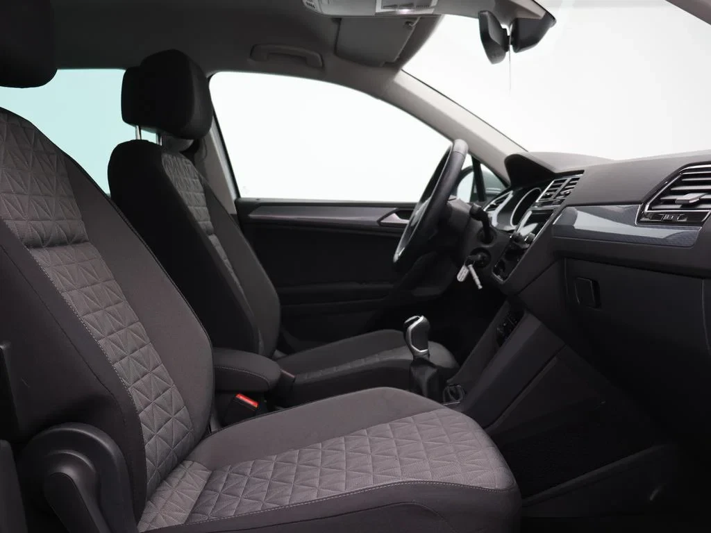 Volkswagen-Tiguan-image-9