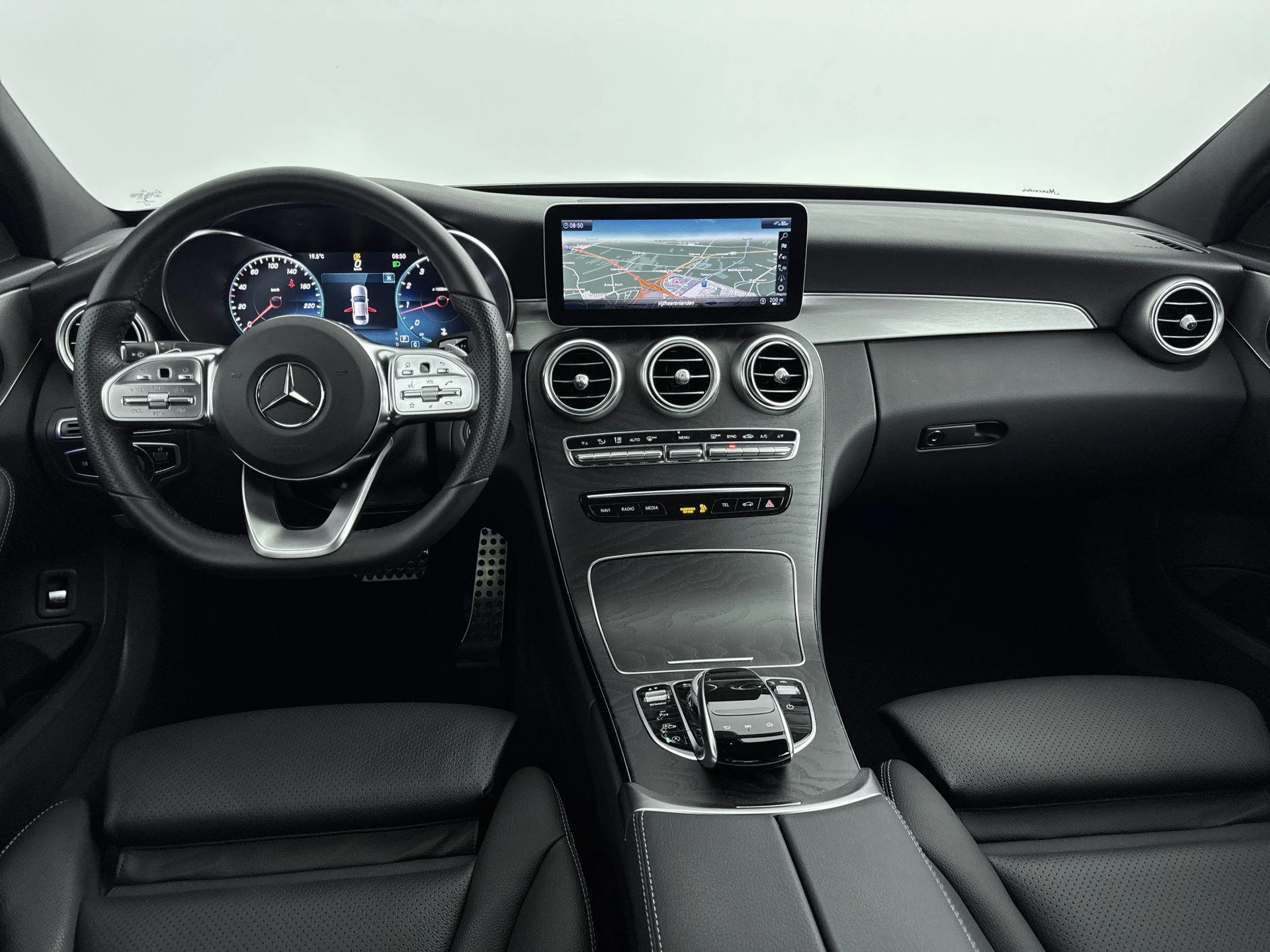 Mercedes-Benz-C-Klasse-image-15
