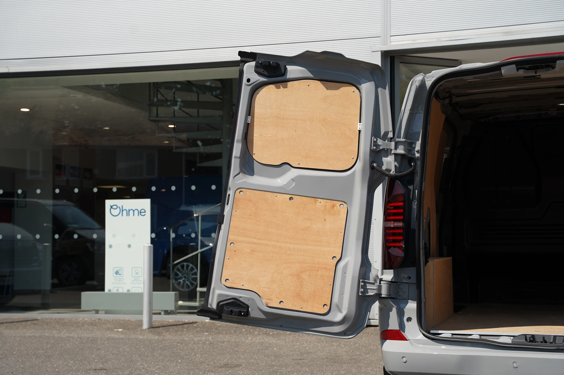 Volkswagen-Transporter-image-22