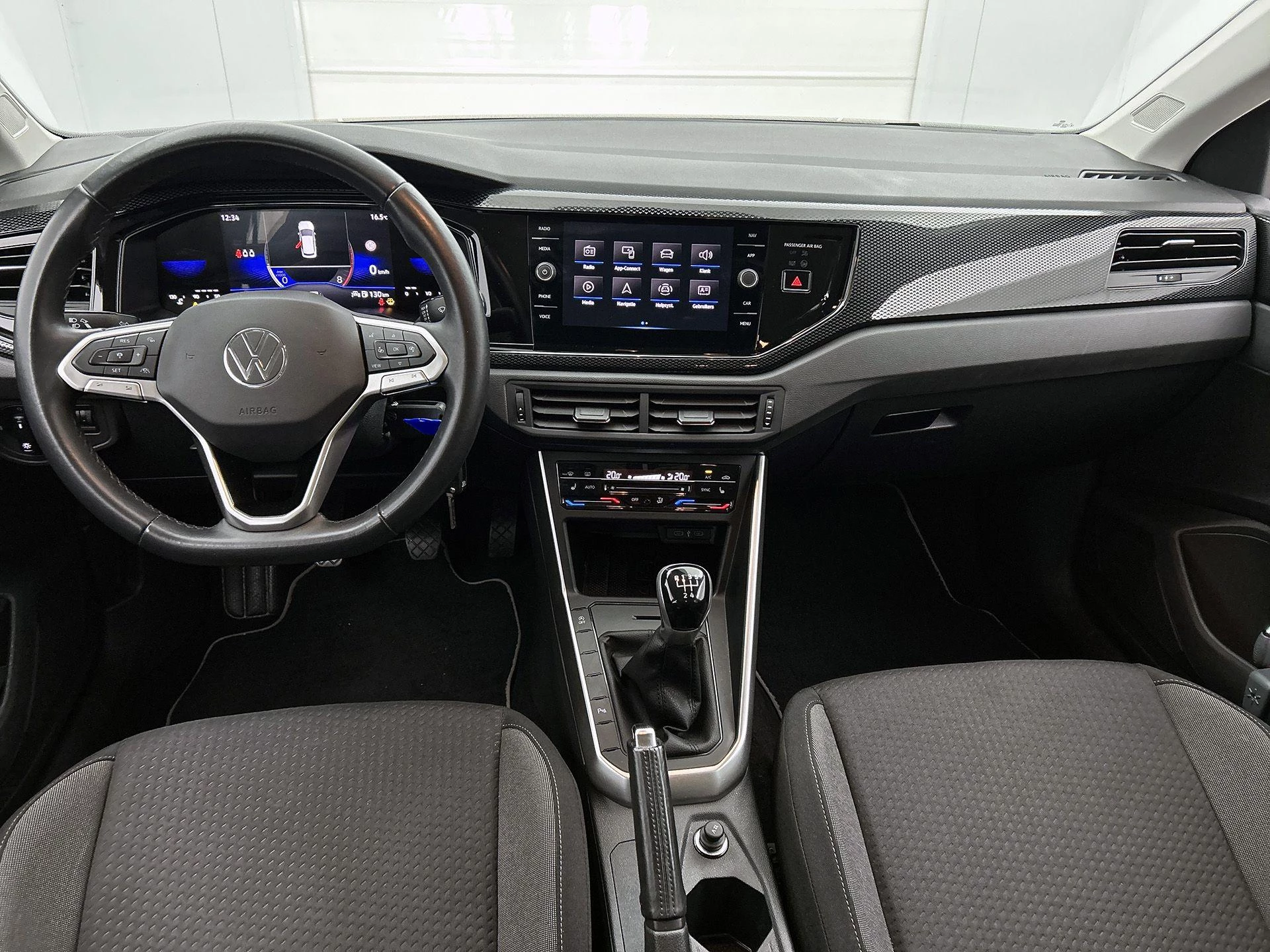 Volkswagen-Polo-image-21