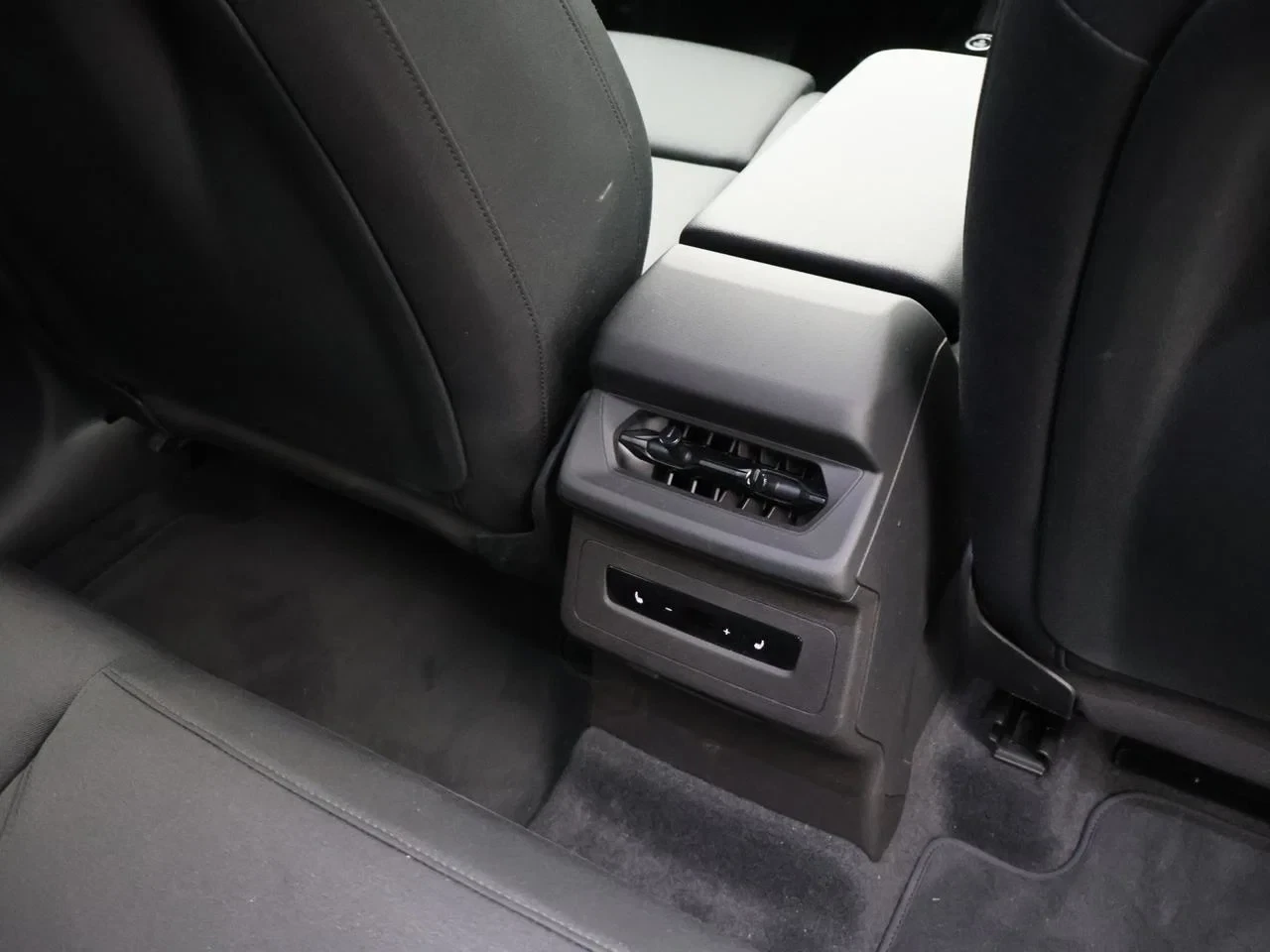 Audi-Q6 e-tron-image-18