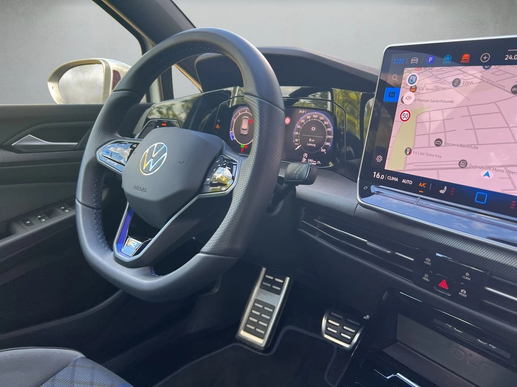 Volkswagen Golf VIII Lim. 2.0 TSI 4Motion DSG R *360°*