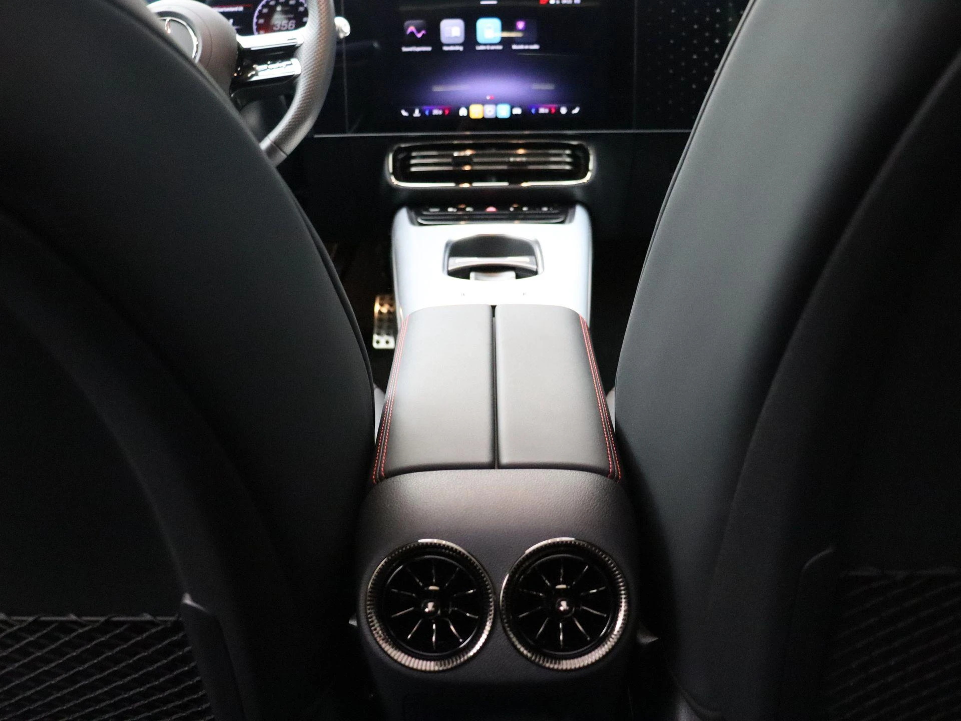 Mercedes-Benz-CLA-image-23