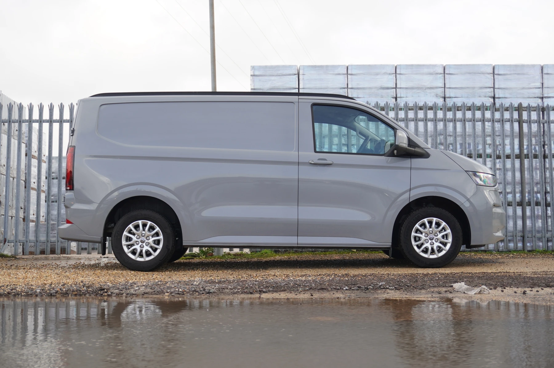 Volkswagen-Transporter-image-3