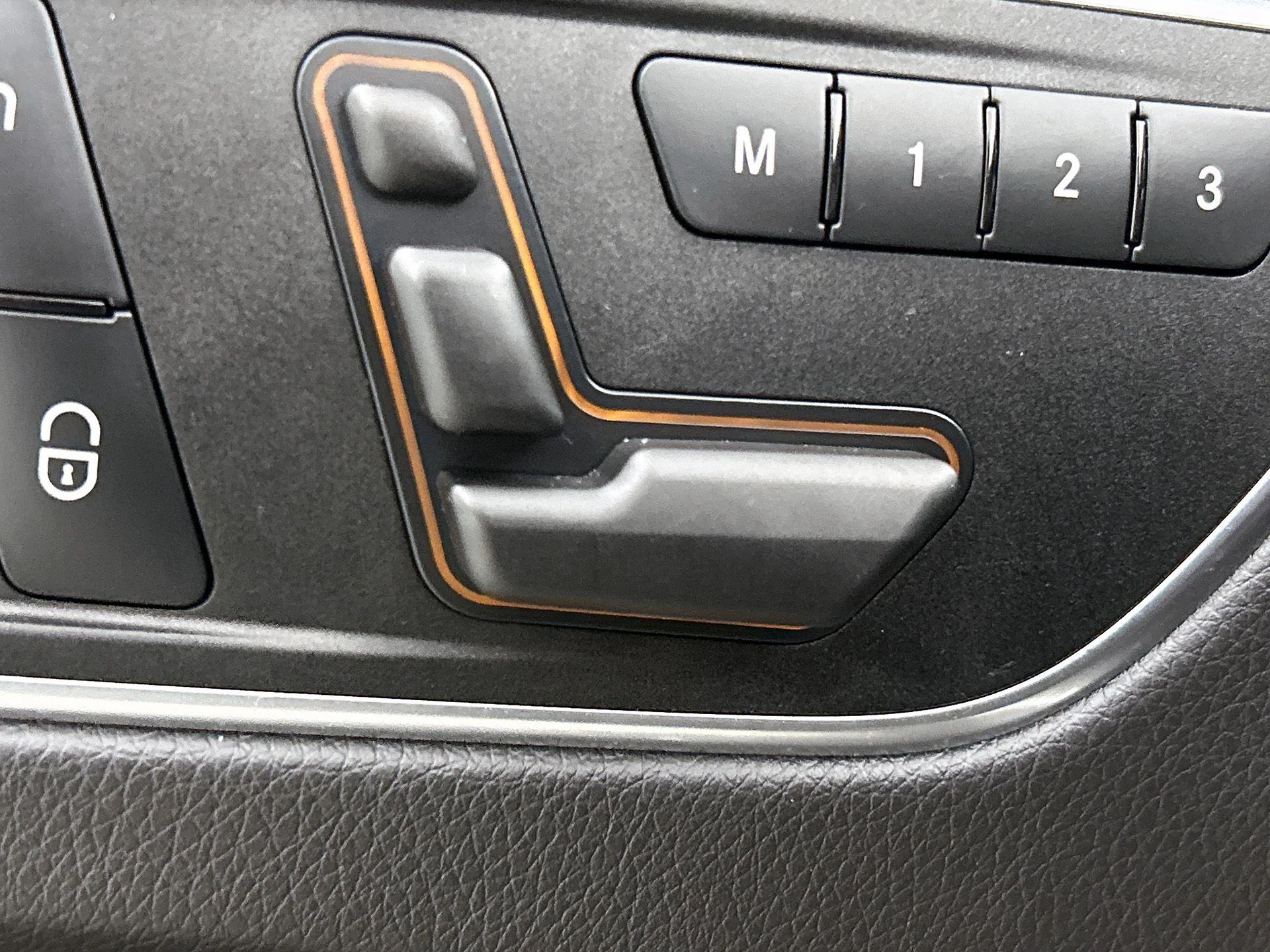 Mercedes-Benz-GLA-image-24