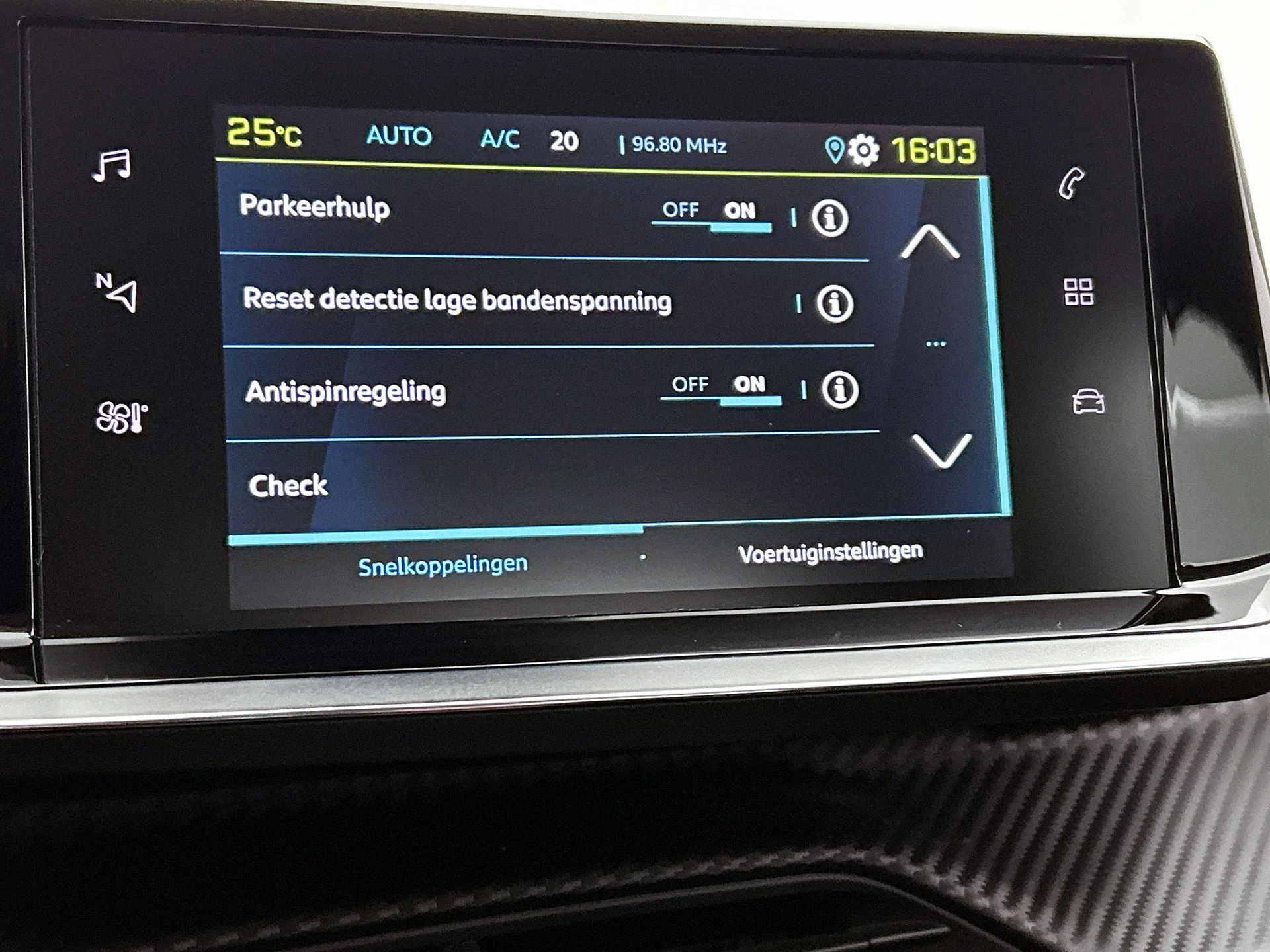 Peugeot-e-2008-image-11