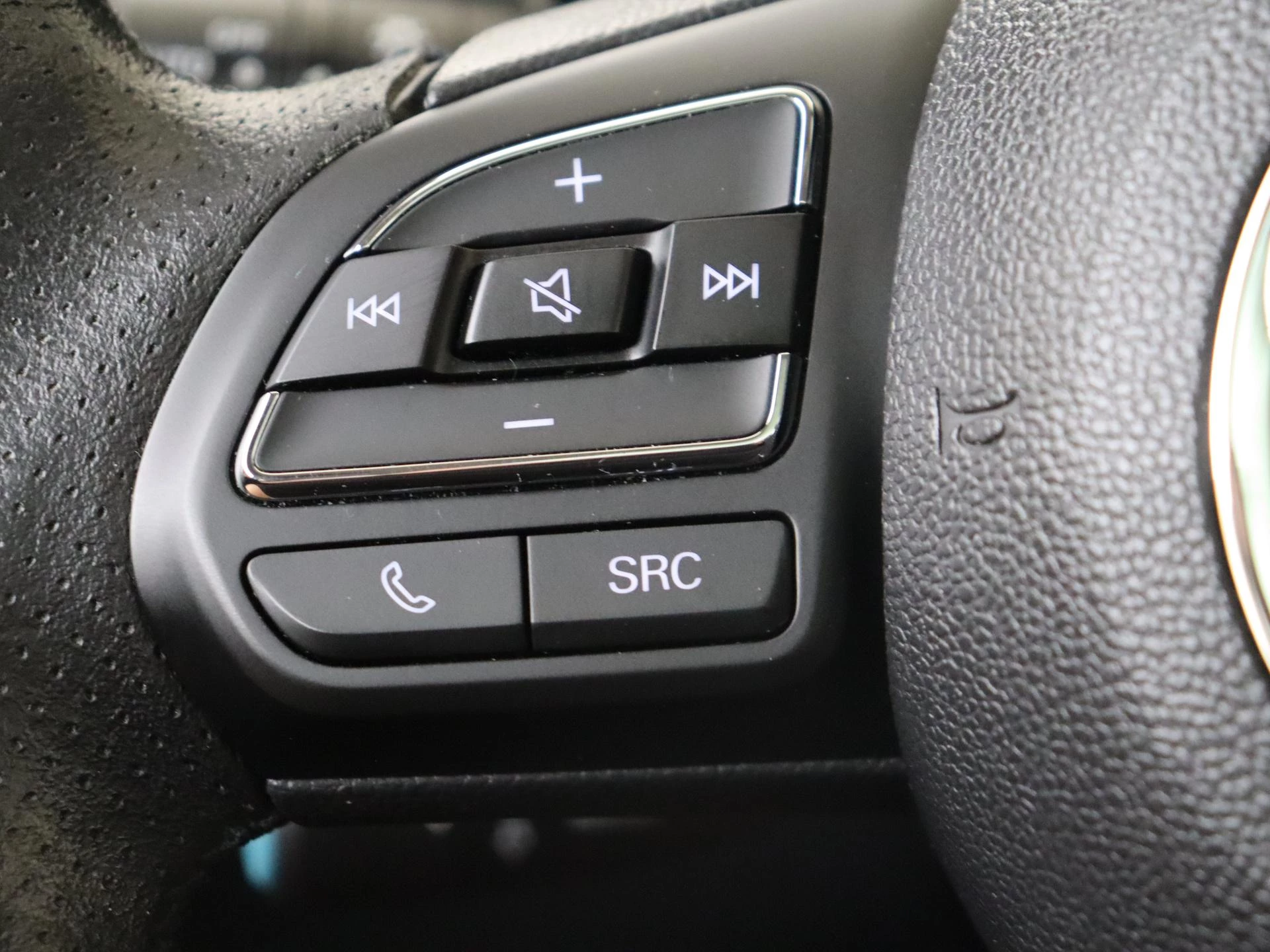 MG-ZS EV-image-12