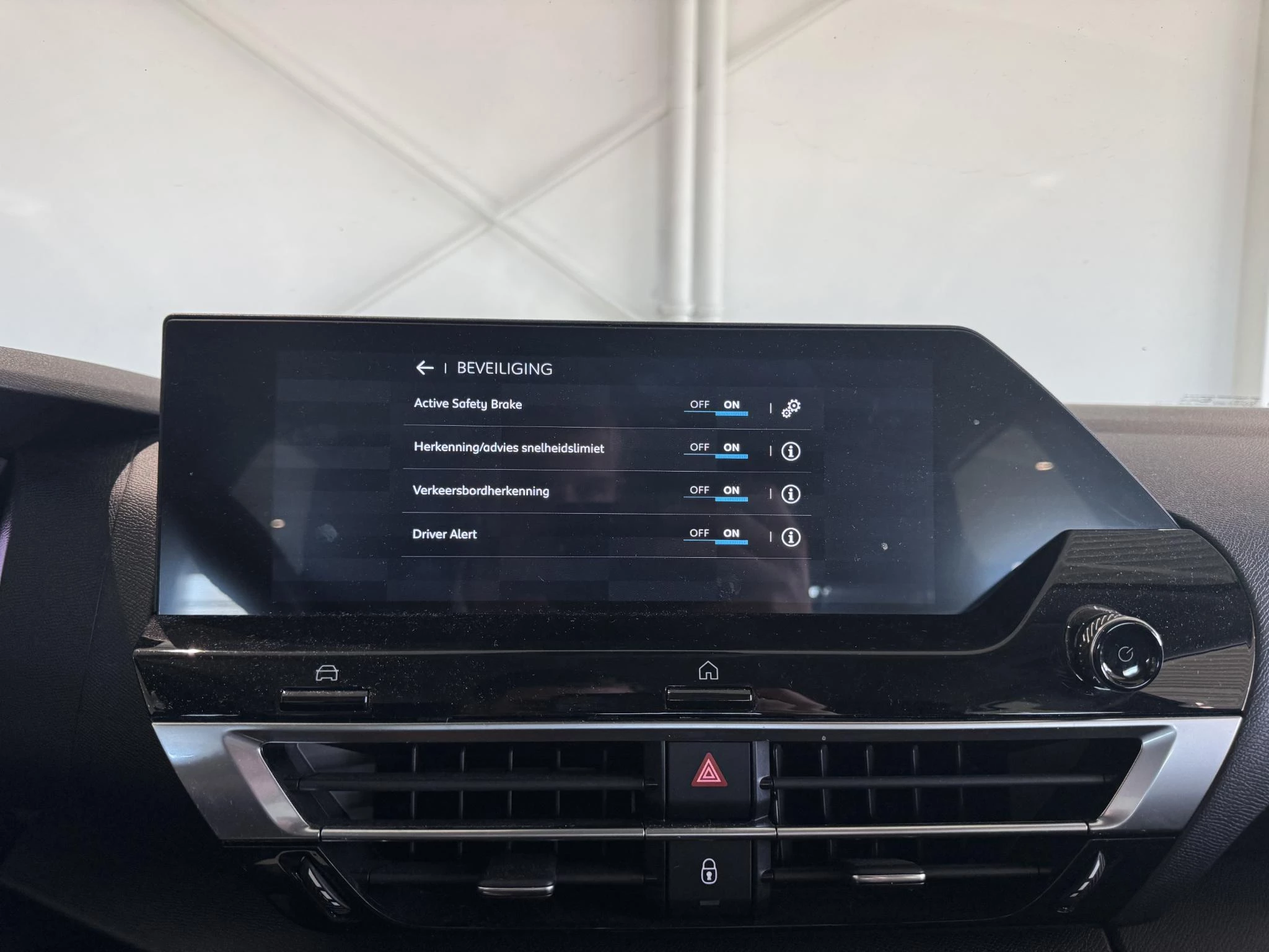 Citroën-ë-C4 X-image-18