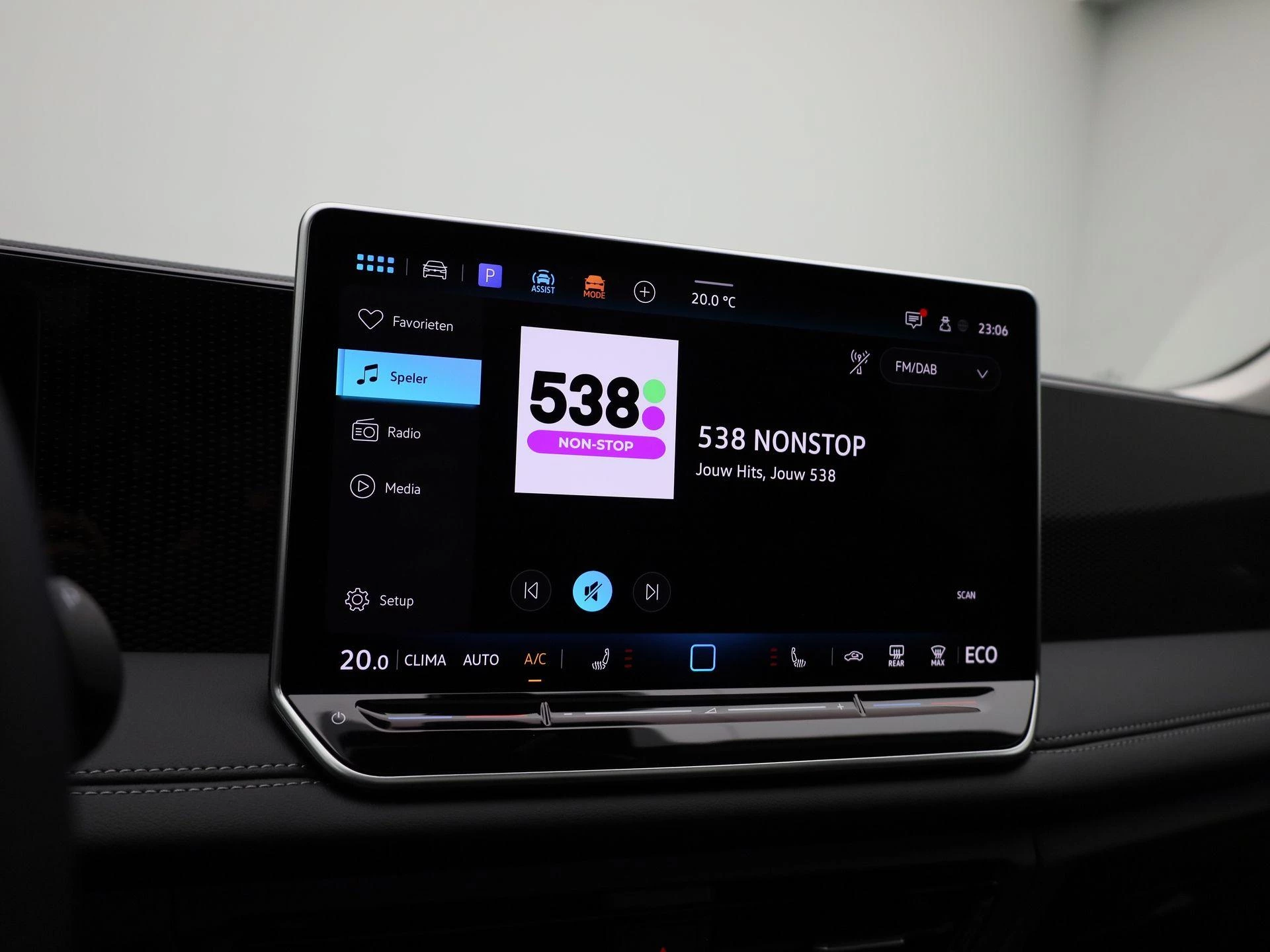 Volkswagen-Tiguan-image-33