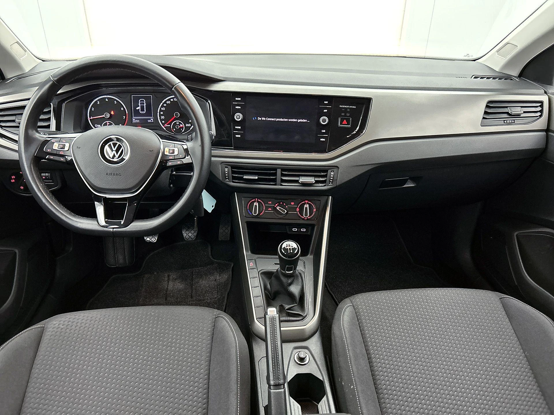 Volkswagen-Polo-image-16
