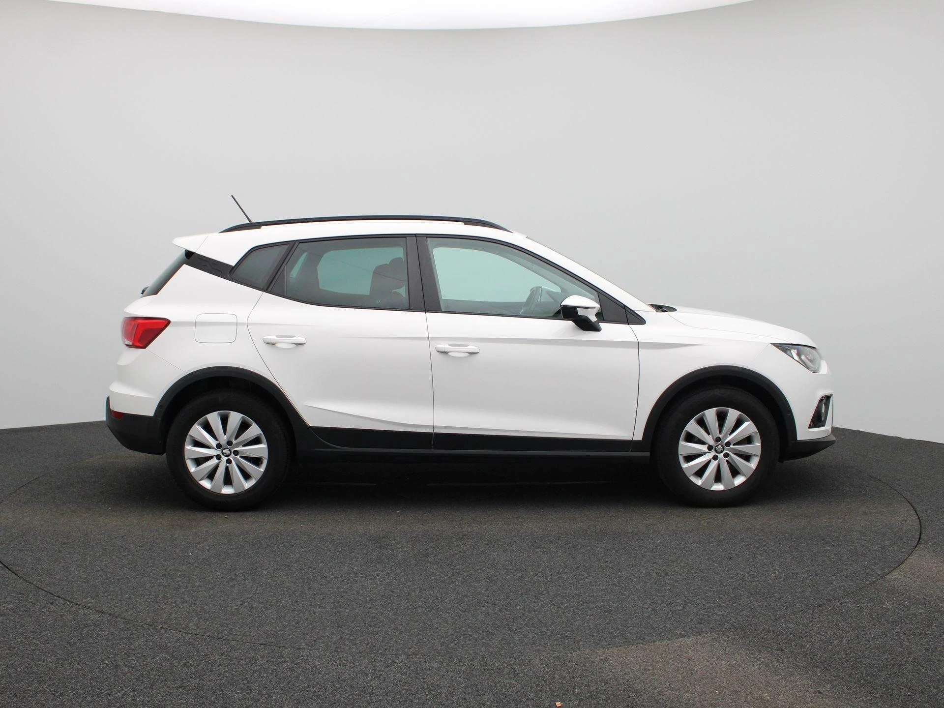 SEAT-Arona-image-5