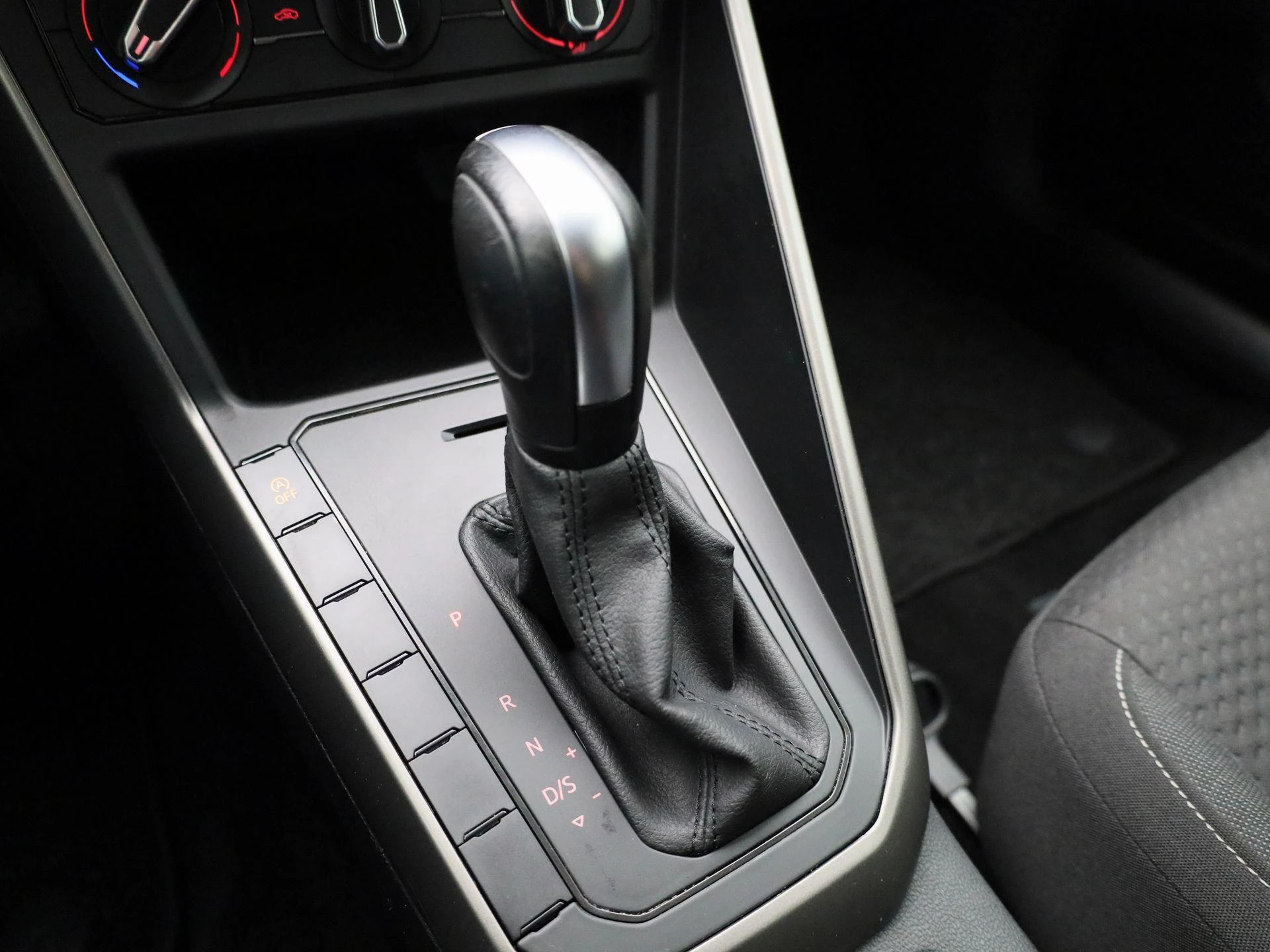 Volkswagen-Polo-image-27