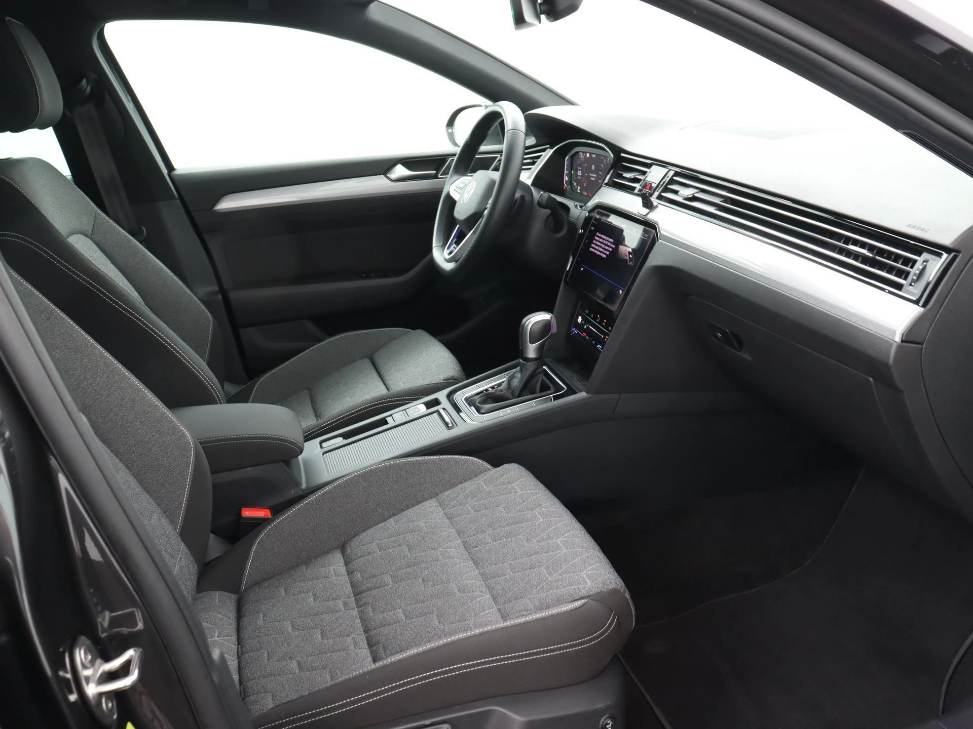 Volkswagen-Passat-image-7