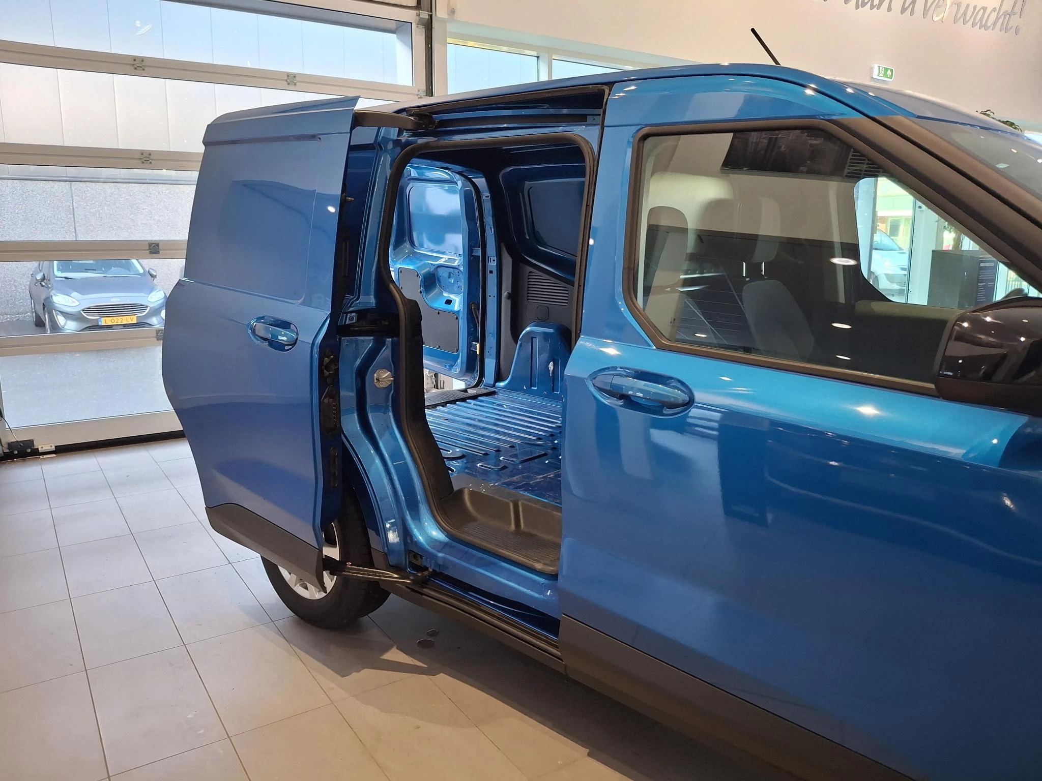 Ford-Transit Courier-image-8