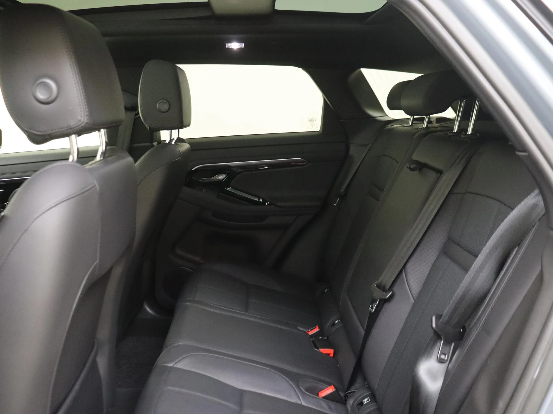 Land Rover-Range Rover Evoque-image-15