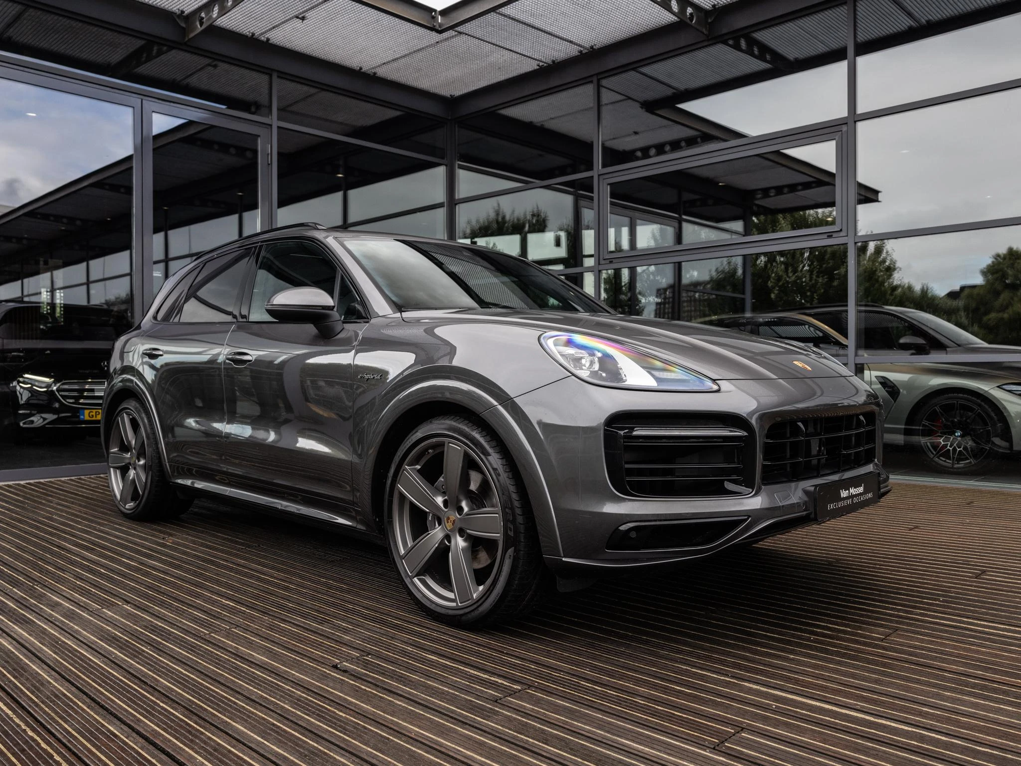 Porsche-Cayenne-image-2