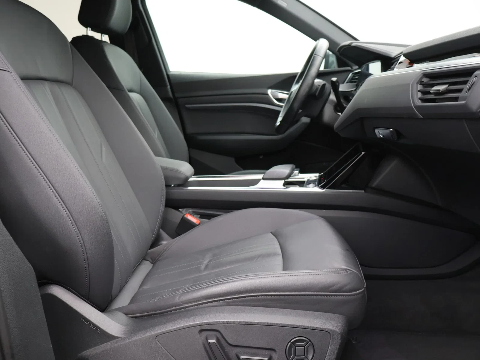 Audi e-tron Sportback Audi e-tron Sportback S line 55 QUATTRO 408PK *AUTOMAA*LEDER*CAMERA*ACC*PDC*VIRTUAL COCKPIT*NAVI*APP