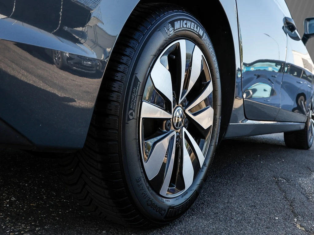 Volkswagen-Golf-image-4