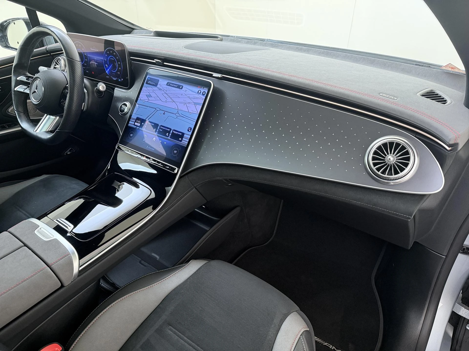 Mercedes-Benz-EQS-image-4