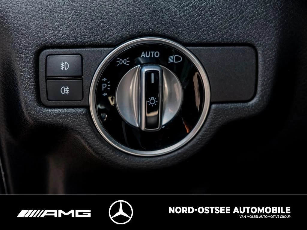 Infiniti Q30 2.0t SPORT AWD TEMPOMAT LED SHZ
