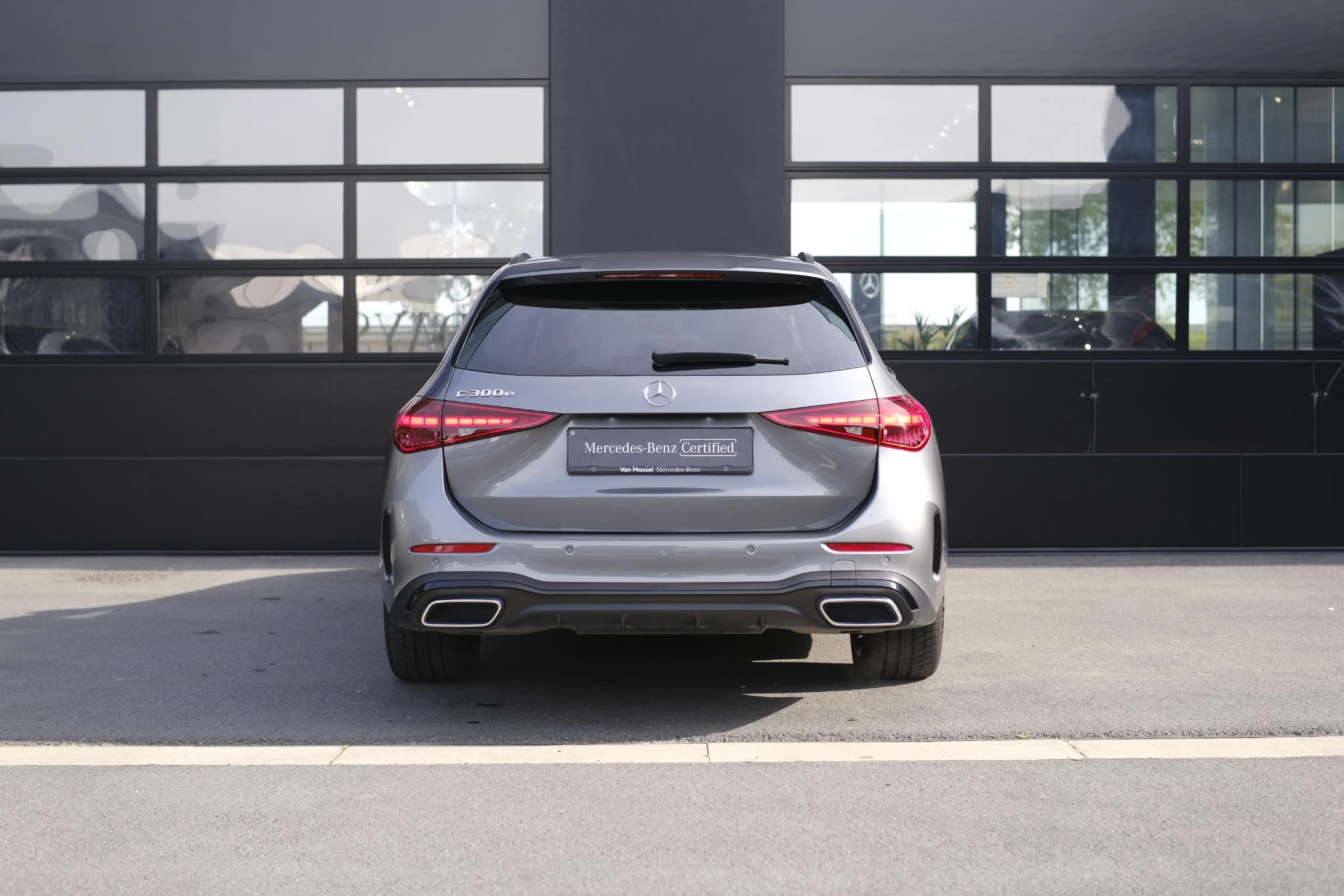 Mercedes-Benz-C-Klasse-image-5