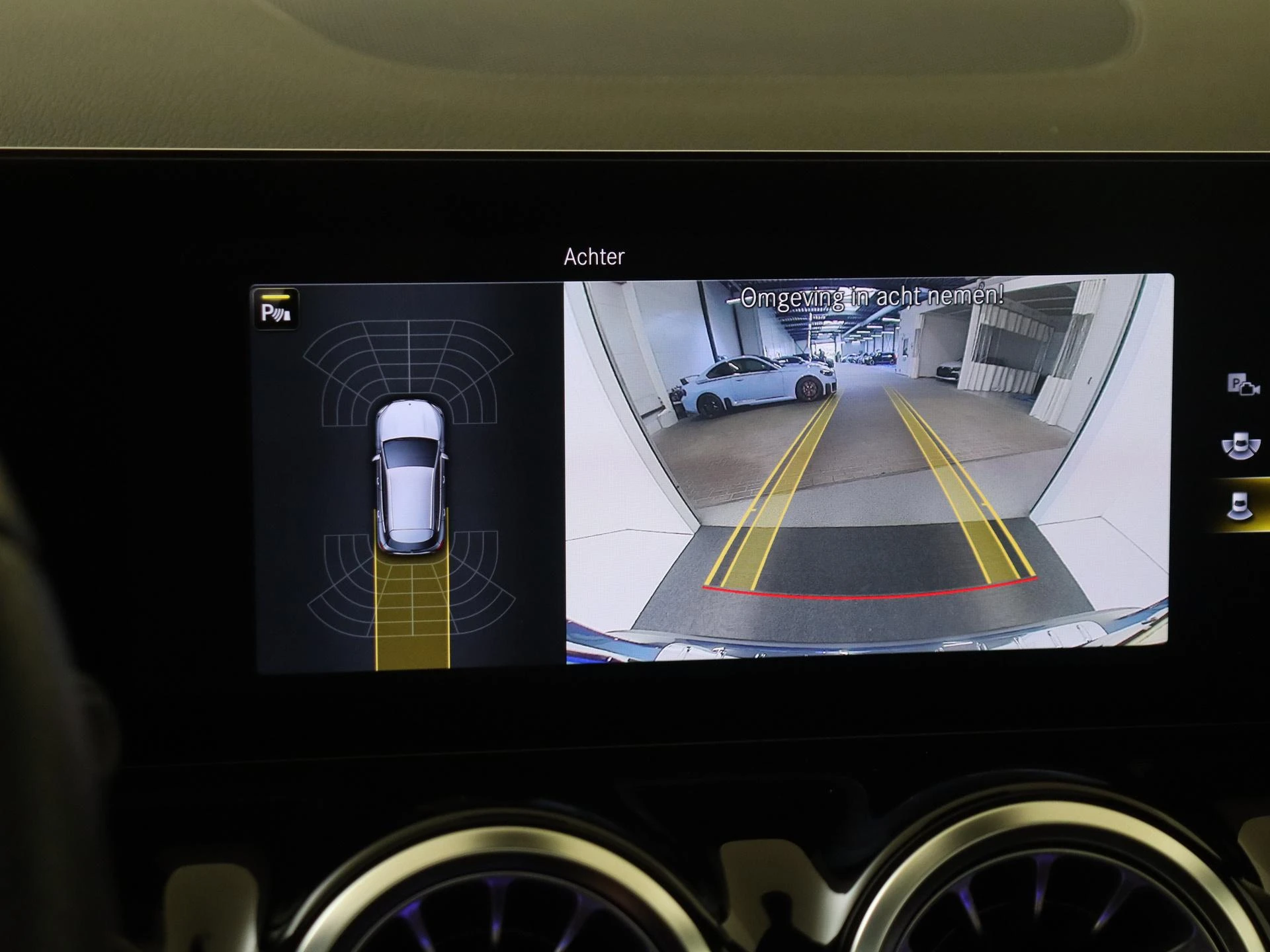 Mercedes-Benz-GLA-image-18