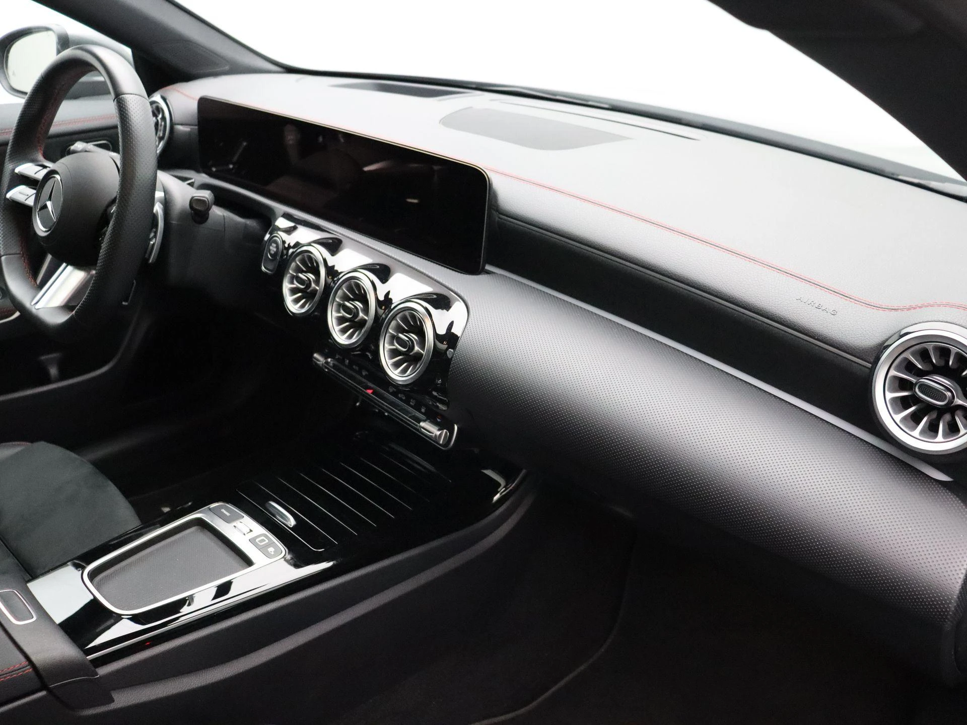 Mercedes-Benz CLA 250 e AMG Line Shooting Brake + MULTIBEAM LED + PANORAMISCH DAK + CARPLAY +