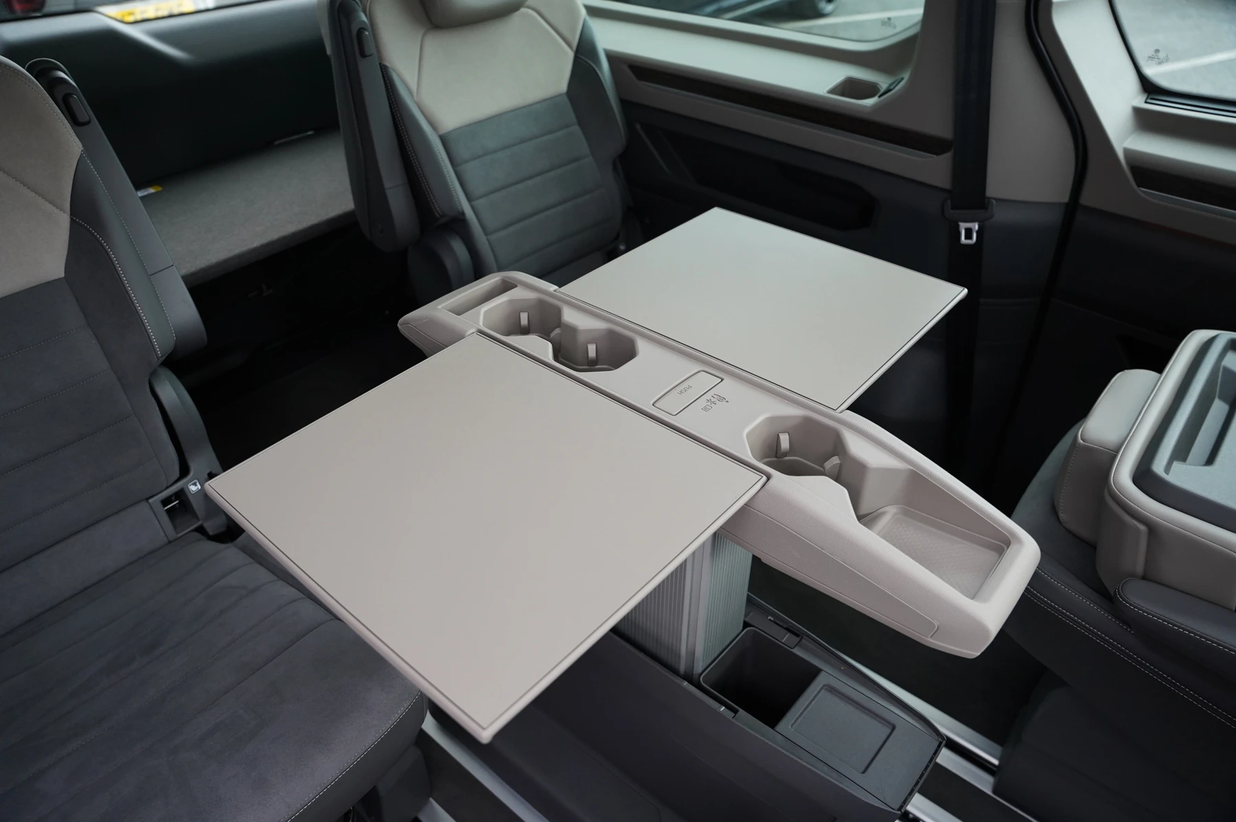 Volkswagen-Multivan-image-10