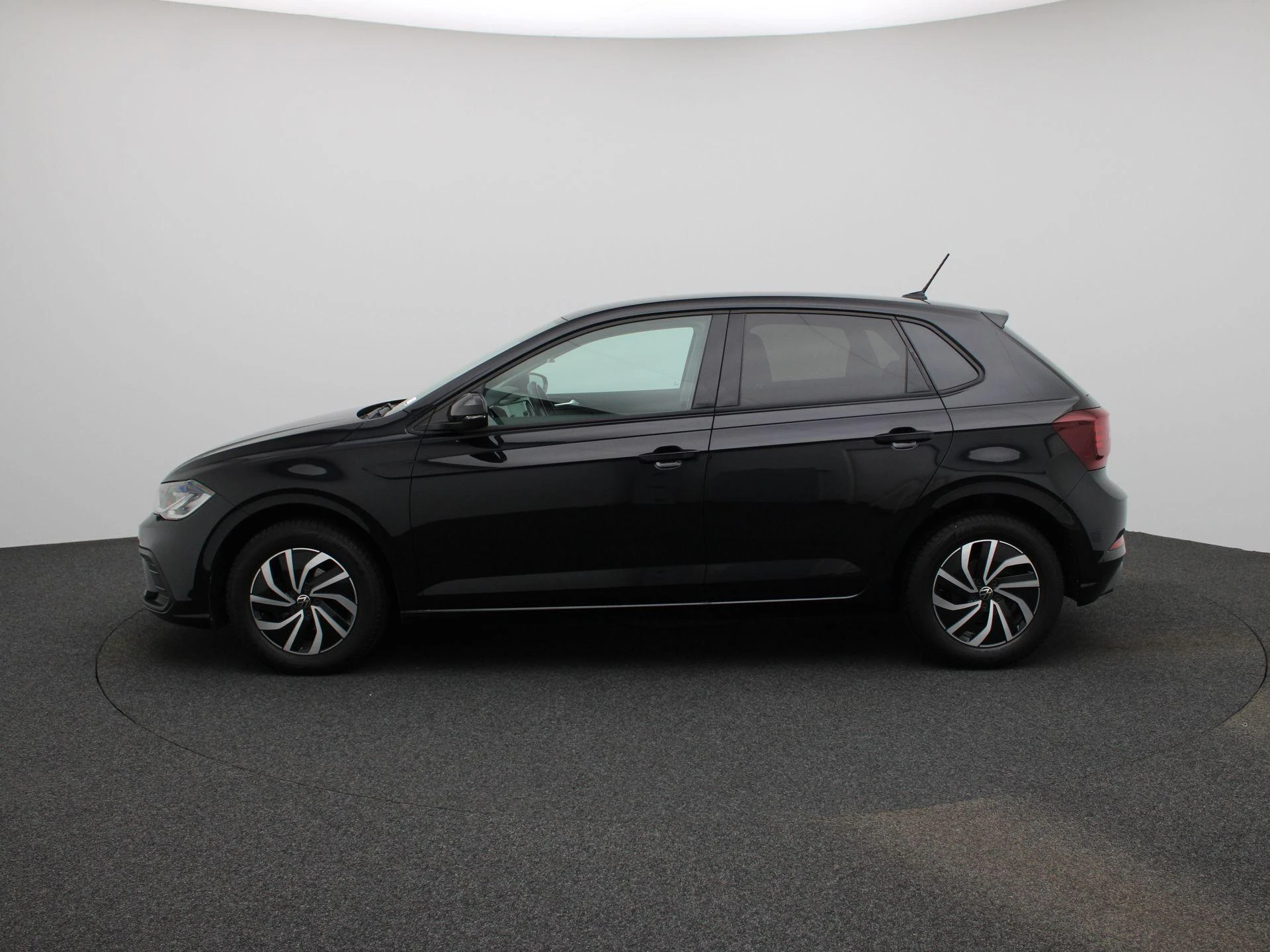 Volkswagen-Polo-image-3